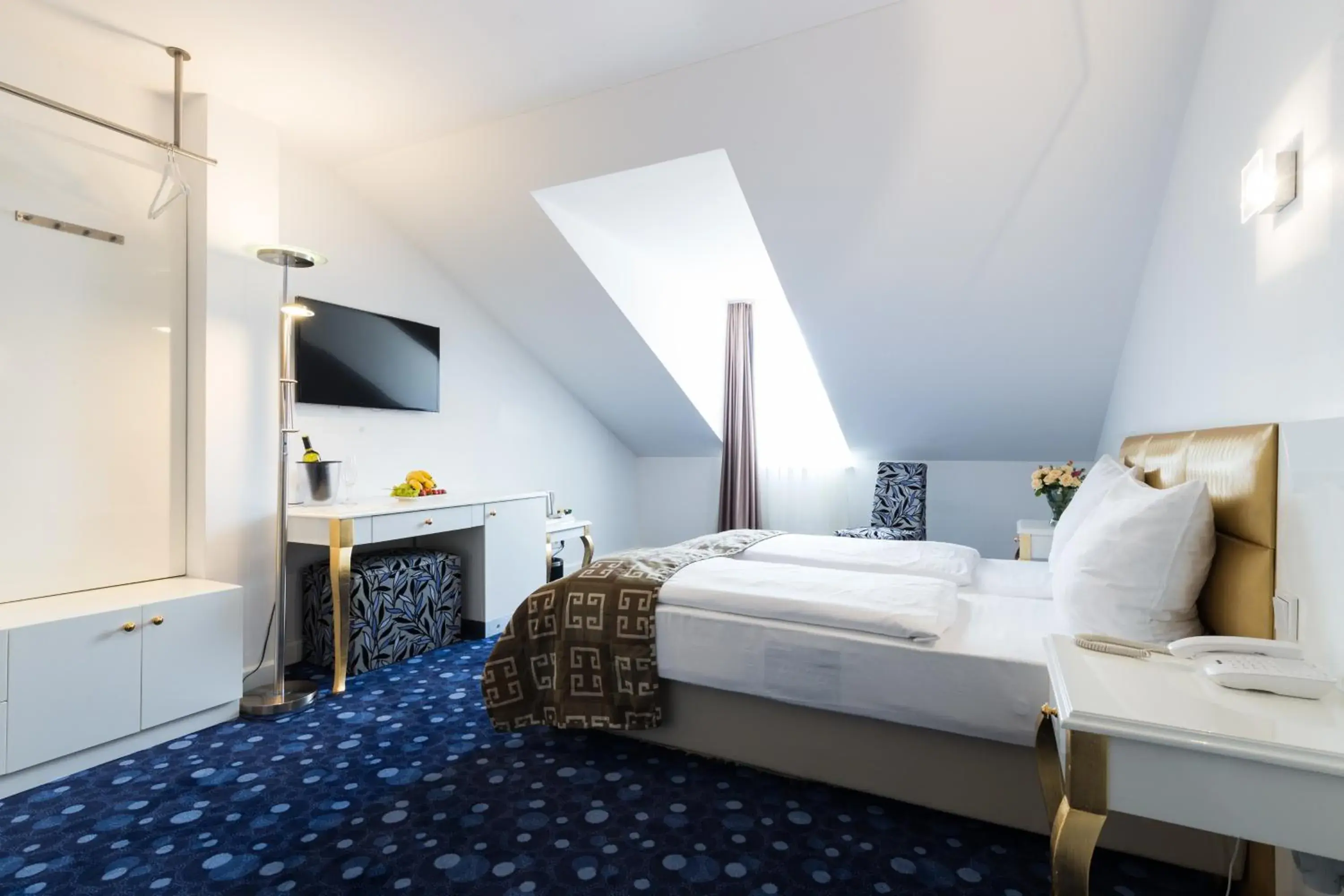 Photo of the whole room, Bed in Hotel Bayer's Photo of the whole room, Bed in Hotel Bayer's