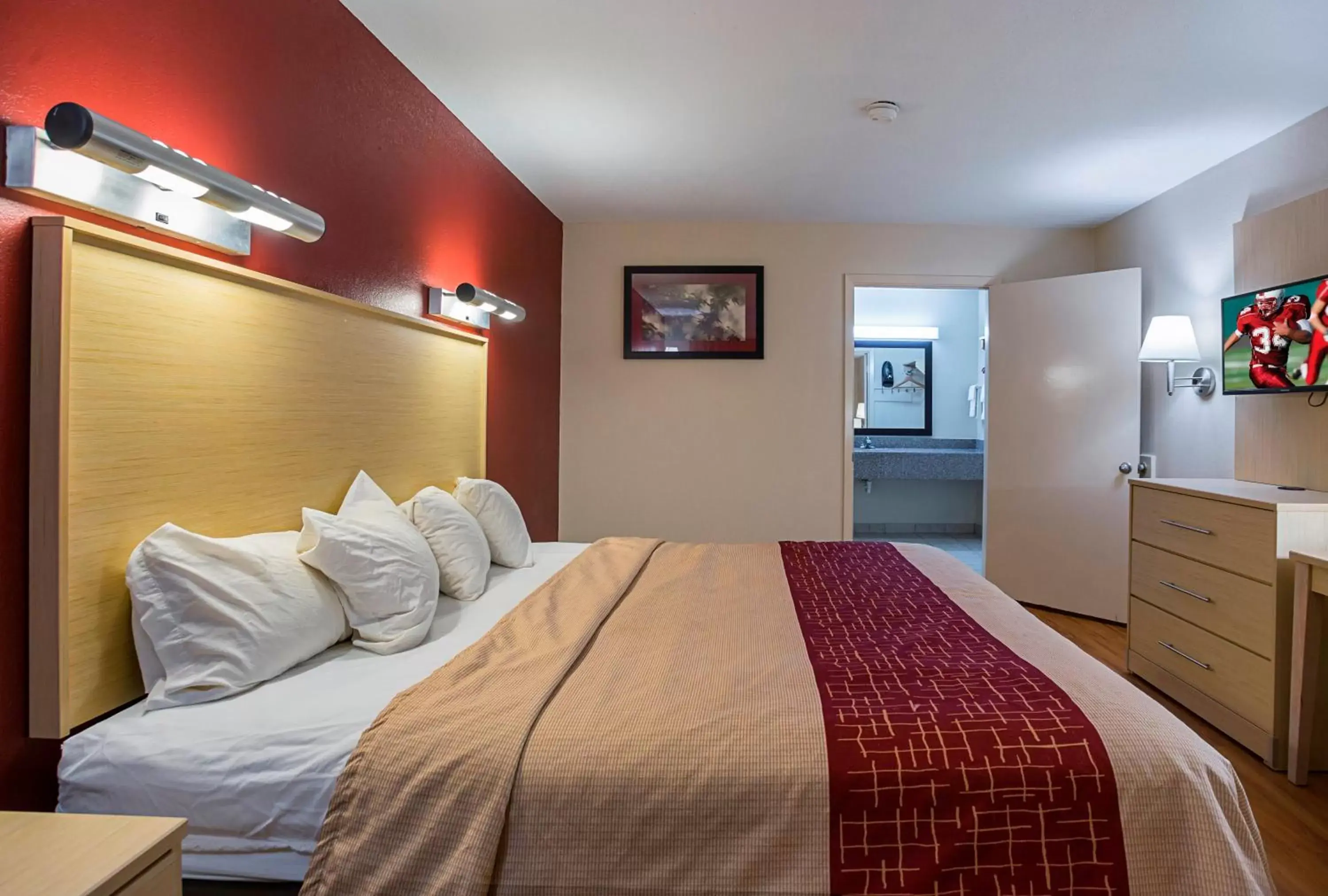 Standard King Room Disability Access Non-Smoking in Red Roof Inn West Memphis, AR Standard King Room Disability Access Non-Smoking in Red Roof Inn West Memphis, AR