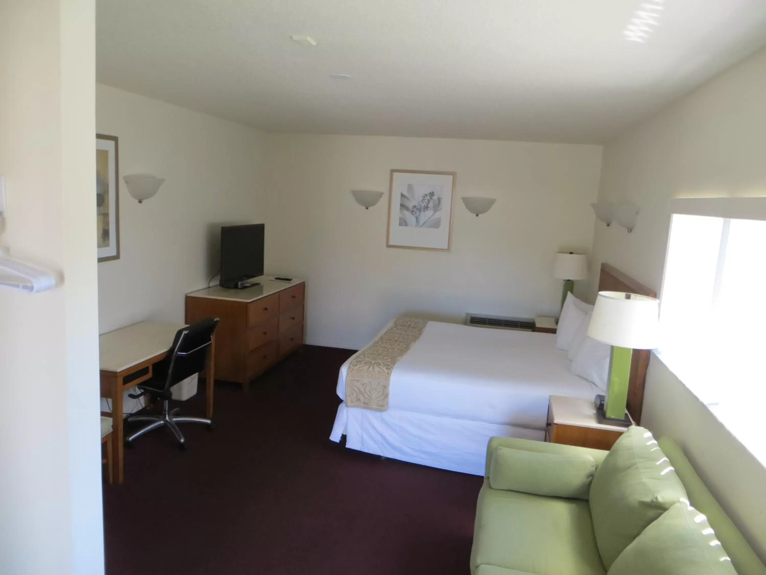 Photo of the whole room in Central Motel - Inverness