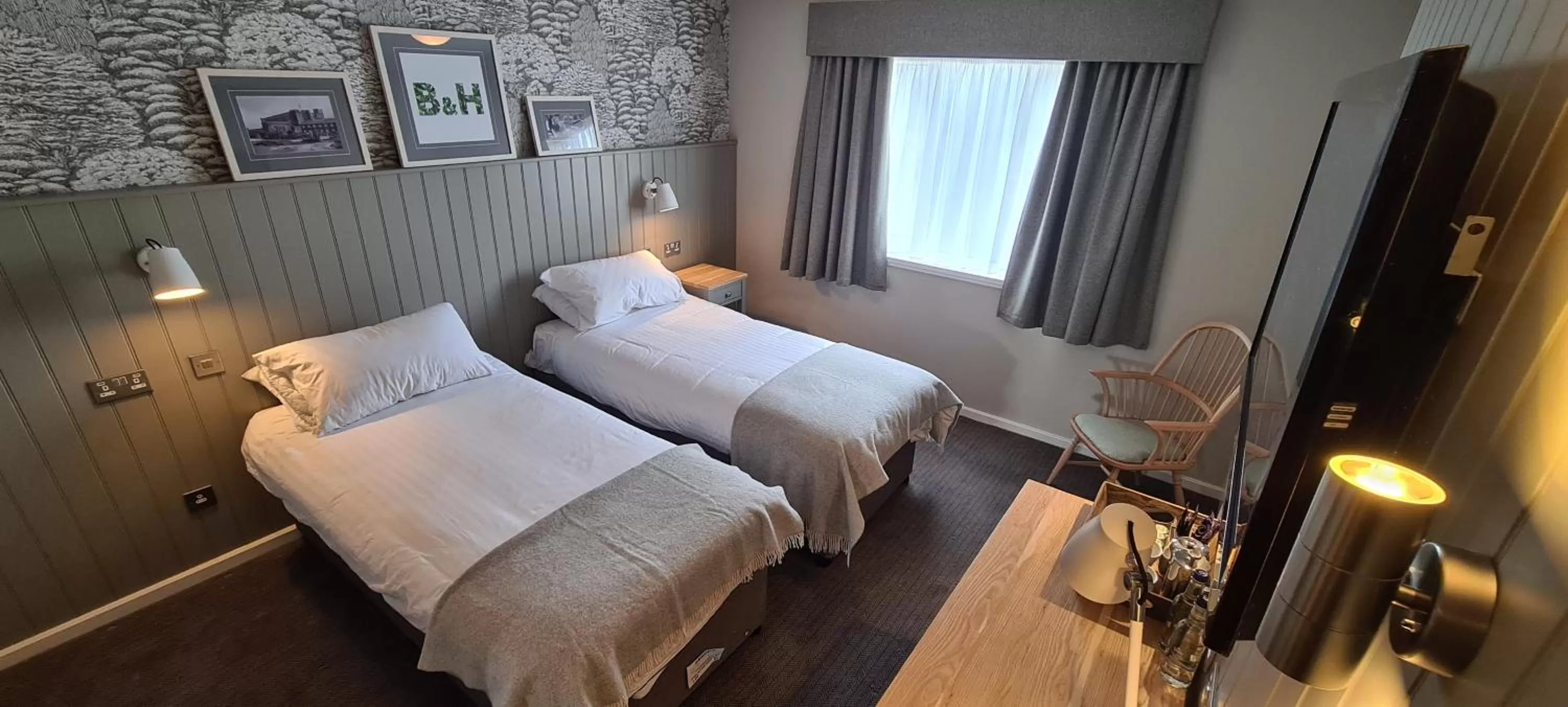 Bedroom, Bed in Boat & Horses Inn