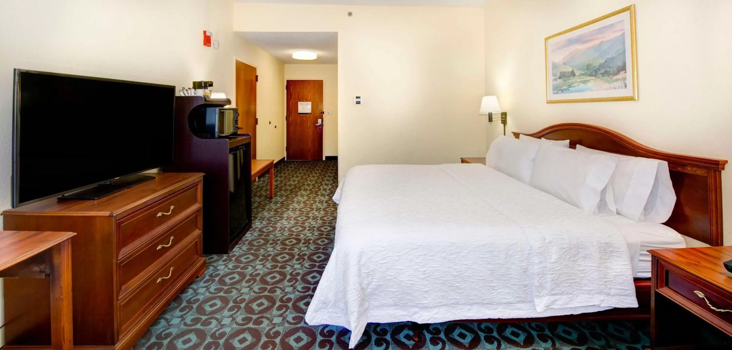 Bed in Hampton Inn Spartanburg Hotel