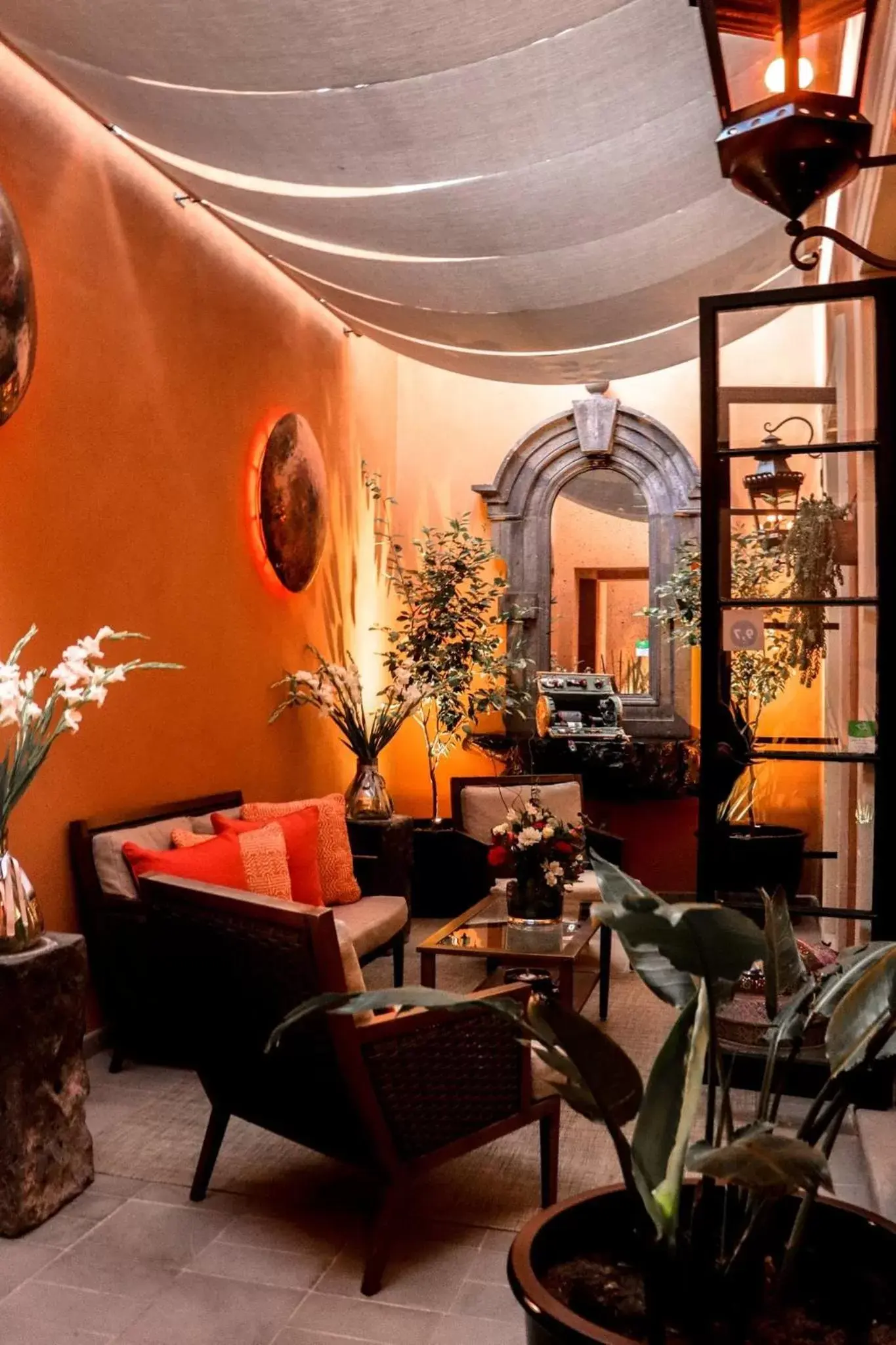 Restaurant/Places to Eat in Artesana Luxury Villa