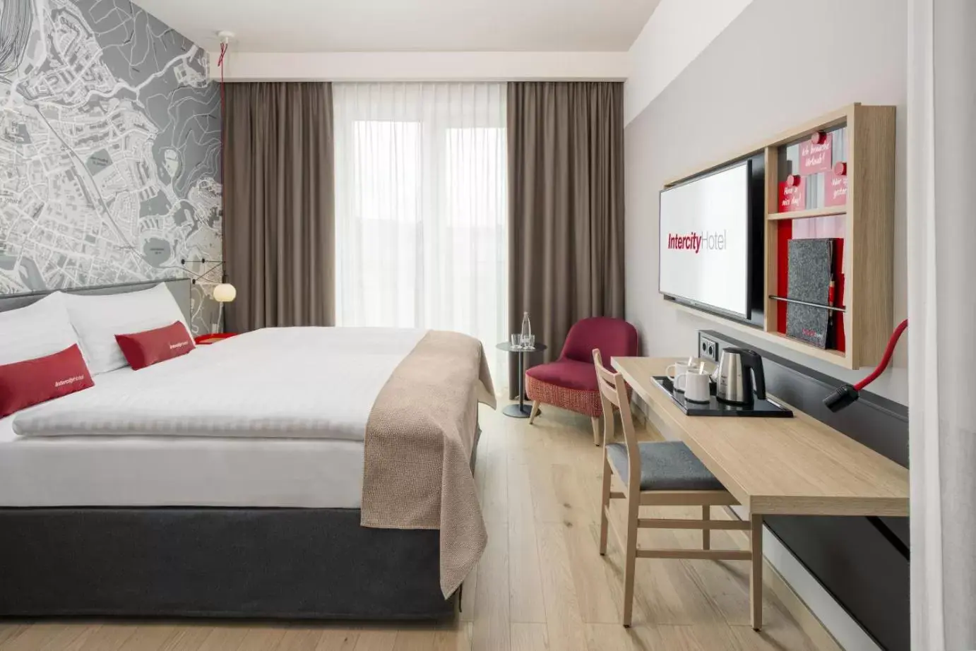 Coffee/tea facilities, Bed in IntercityHotel Saarbrücken Coffee/tea facilities, Bed in IntercityHotel Saarbrücken