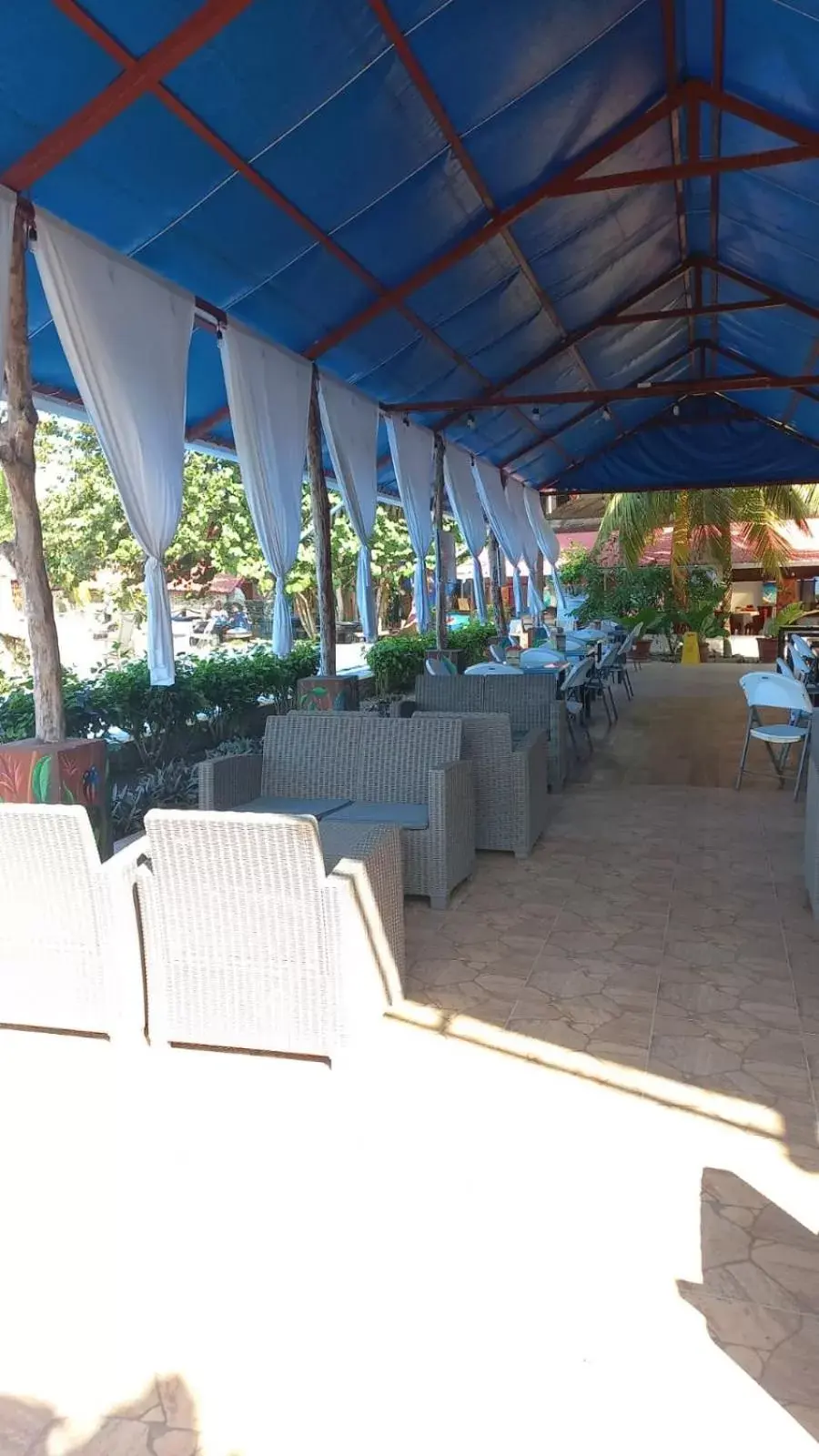 Restaurant/Places to Eat in Hotel la Cueva Limon