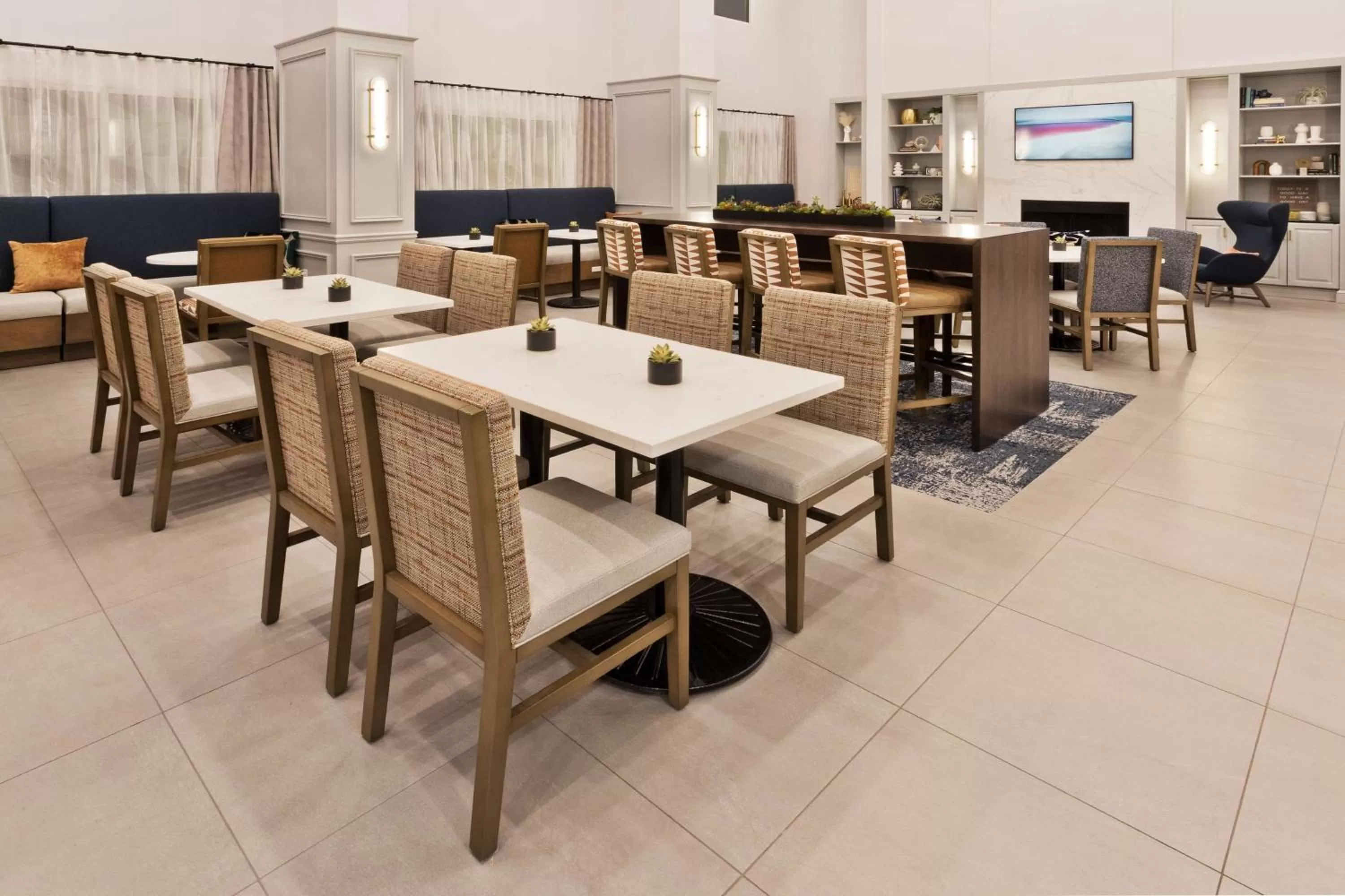 Breakfast in Hampton Inn & Suites Lanett/West Point