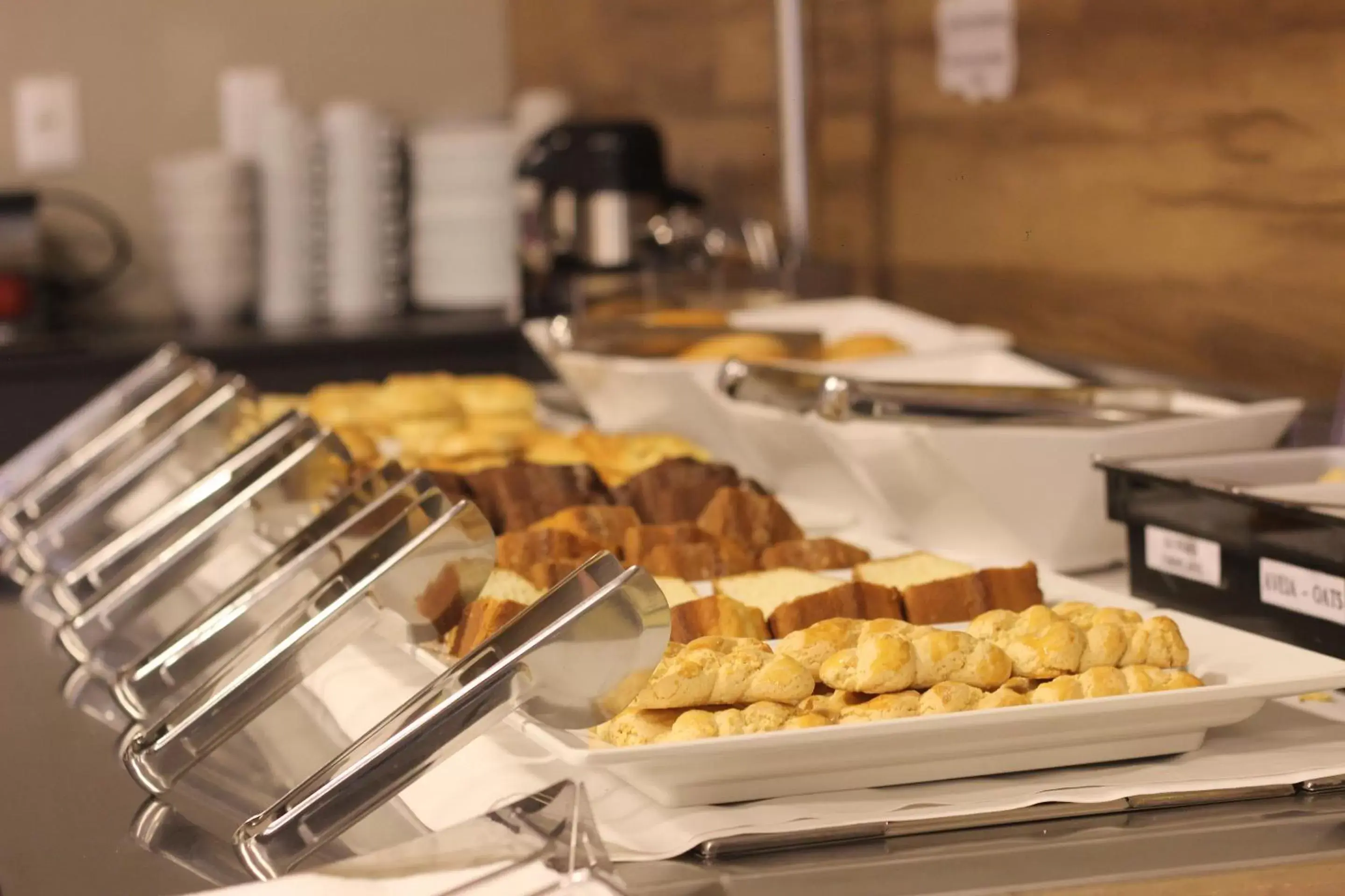 Buffet breakfast in Impar Suites Barao de Cocais