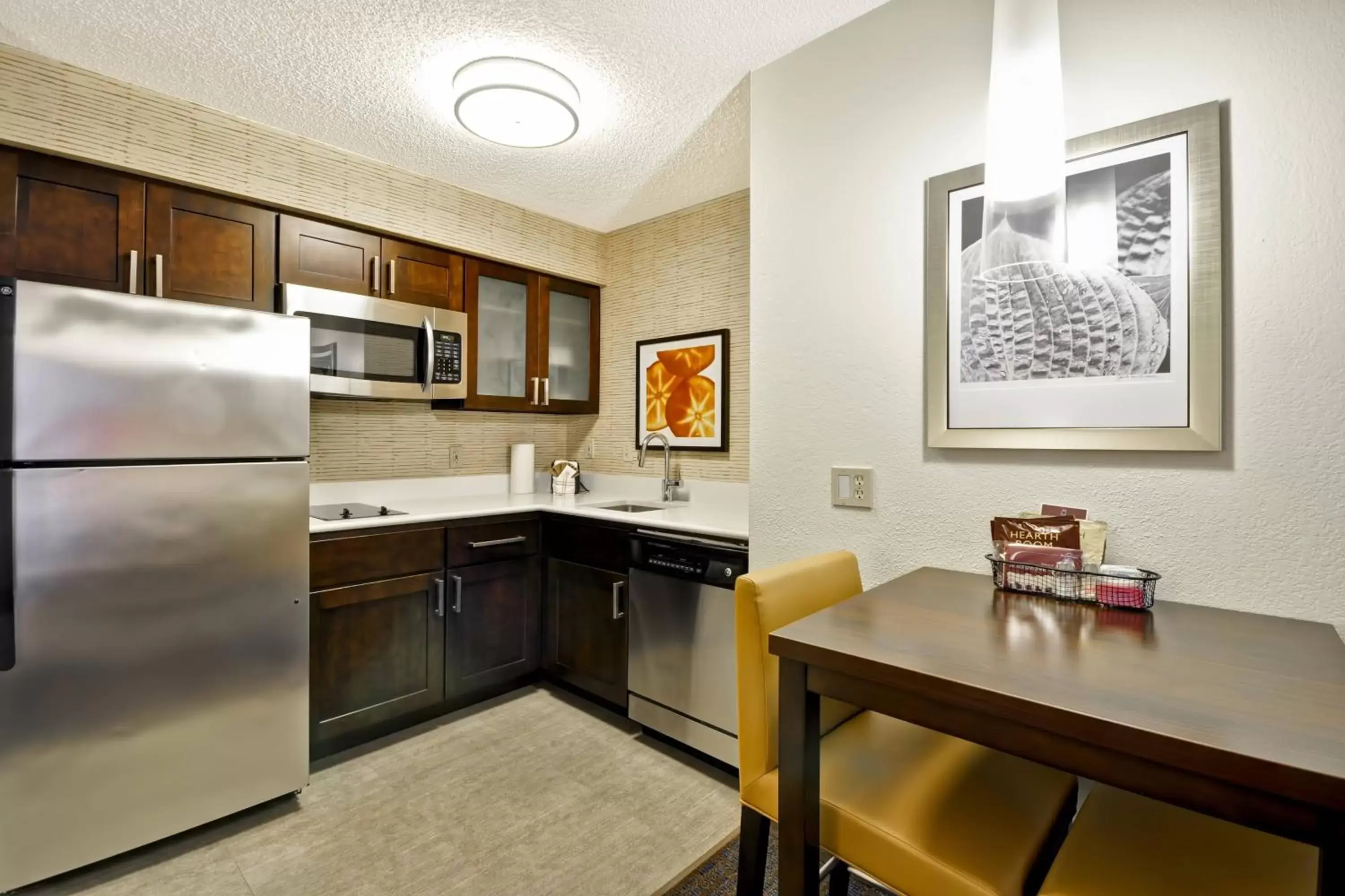 Kitchen or kitchenette, Kitchen/Kitchenette in Residence Inn by Marriott Jacksonville Airport