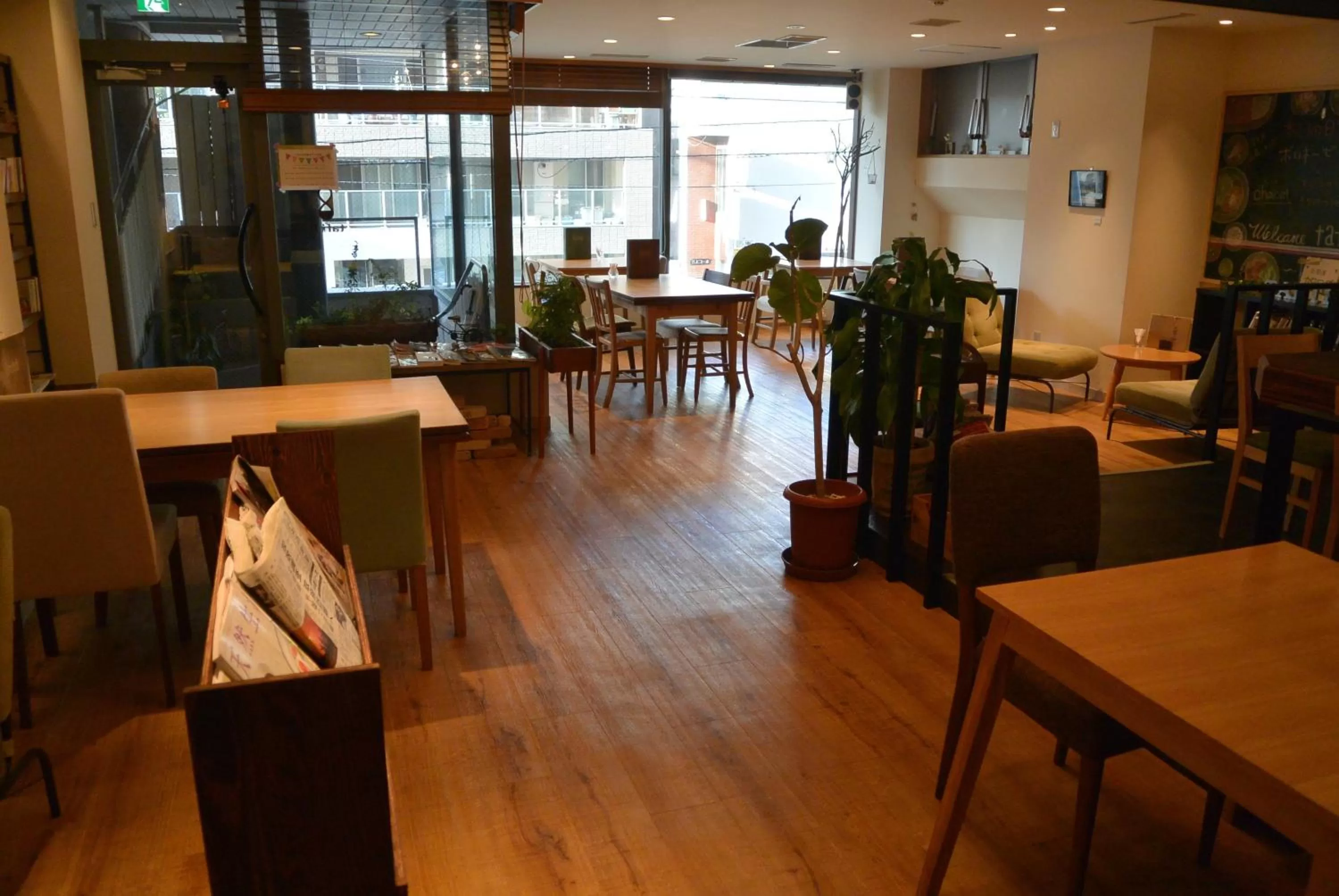 Restaurant/places to eat in Business Inn Norte 2