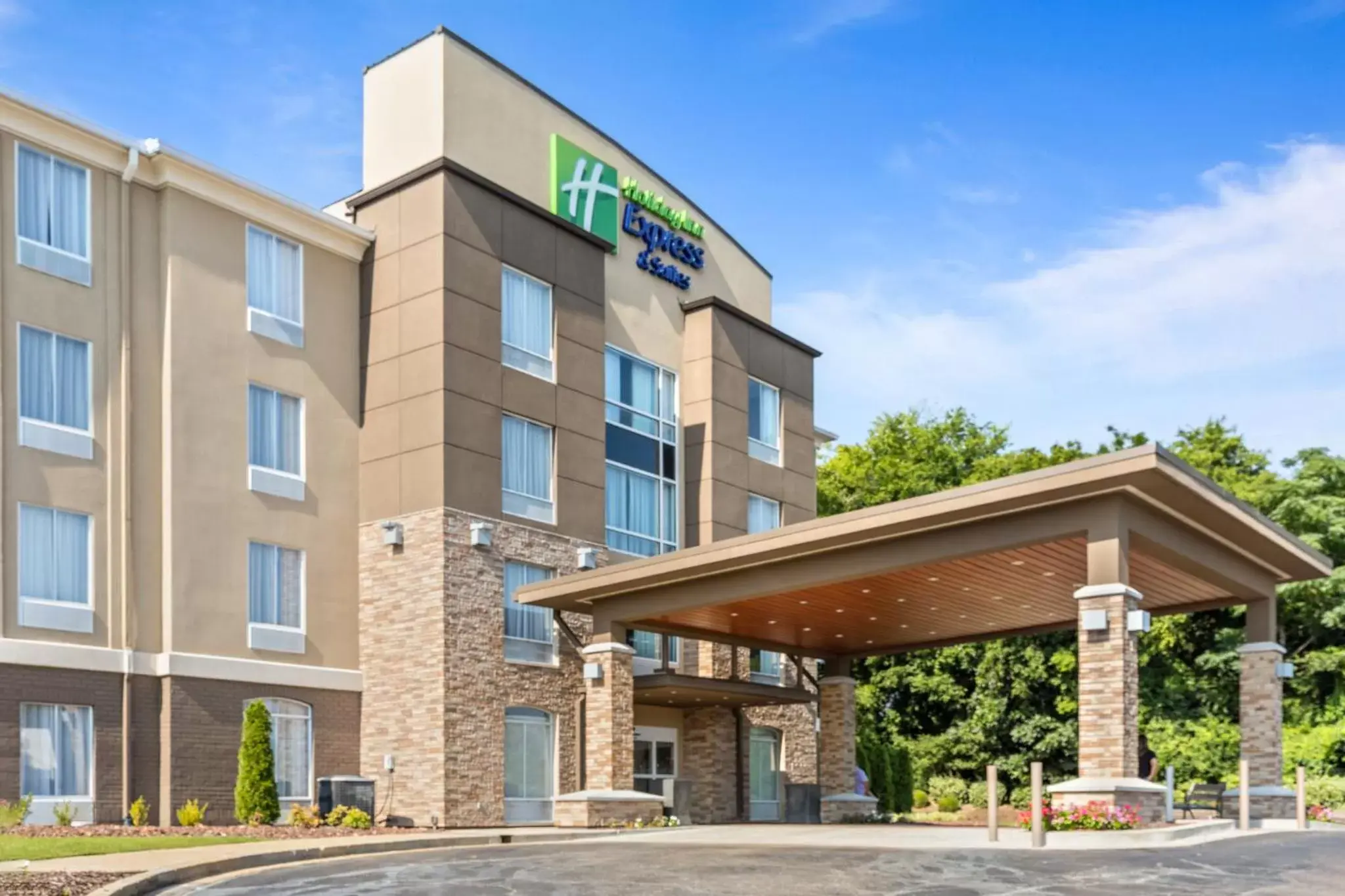 Property Building in Holiday Inn Express Hotel & Suites Starkville, an IHG Hotel