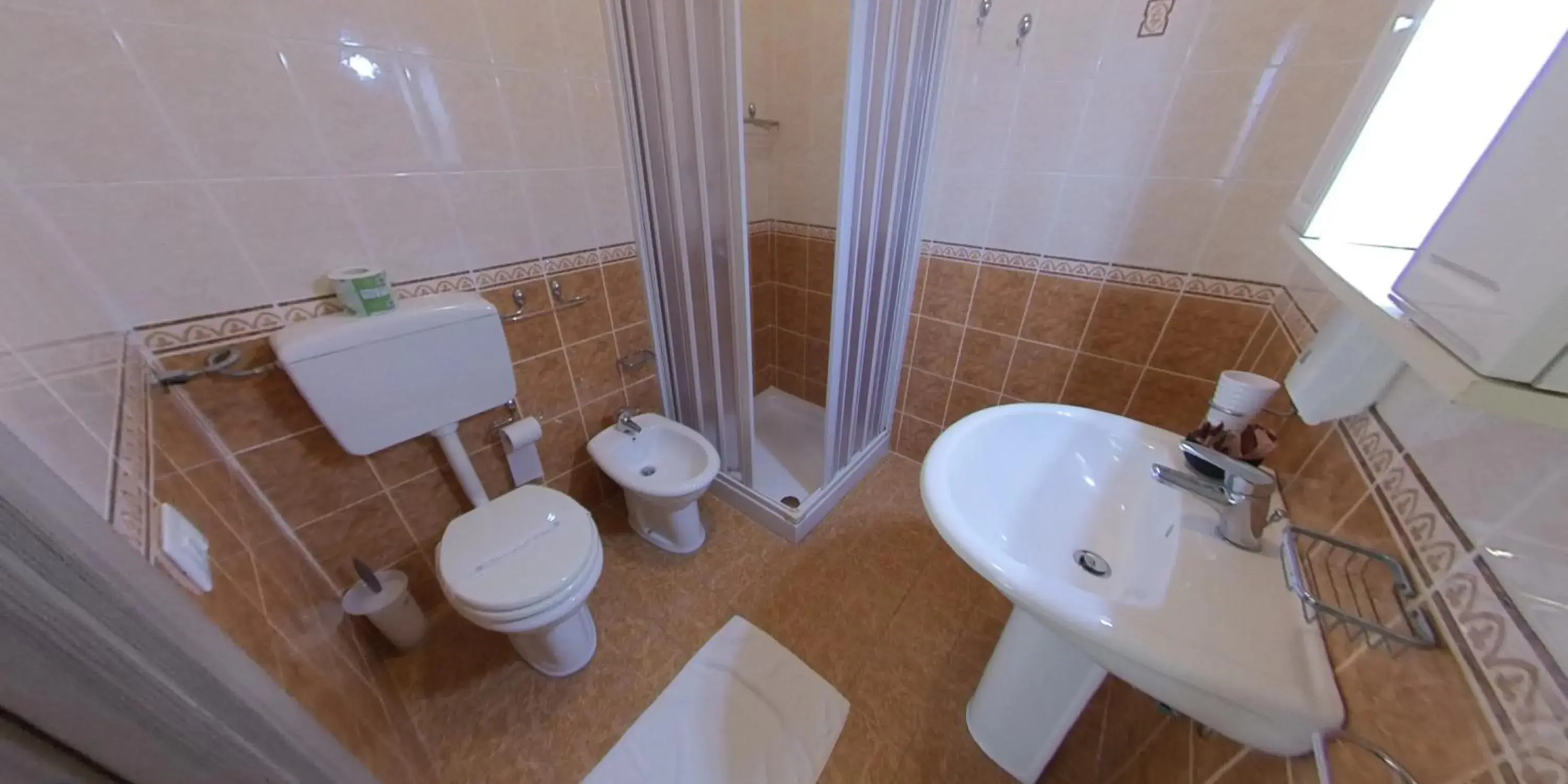 Bathroom in Albergo Perseo