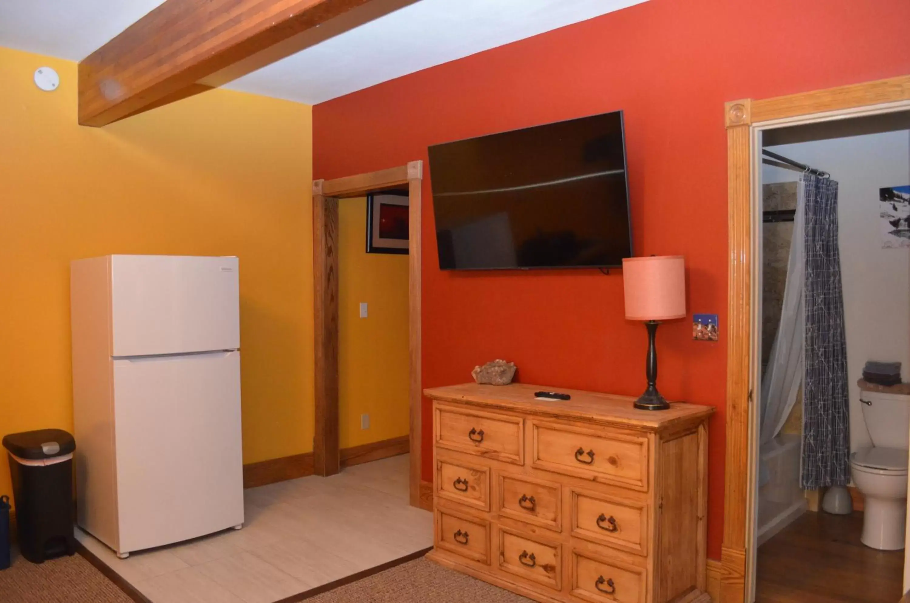 Bedroom, TV/Entertainment Center in The Ouray Main Street Inn