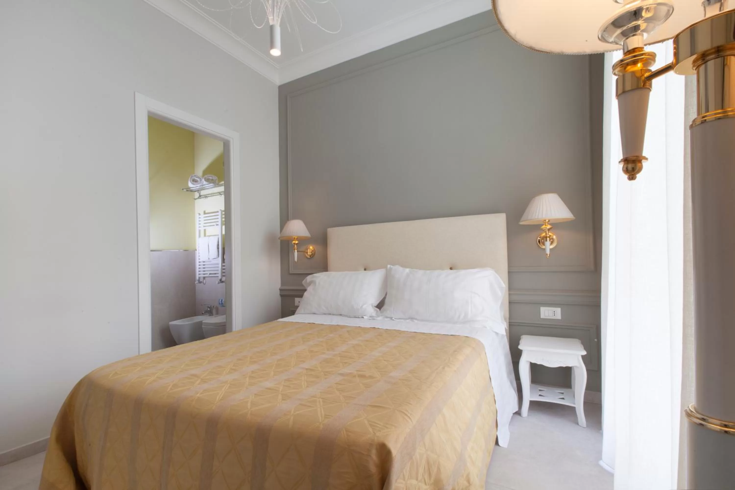 Bedroom, Bed in Ruins B&B