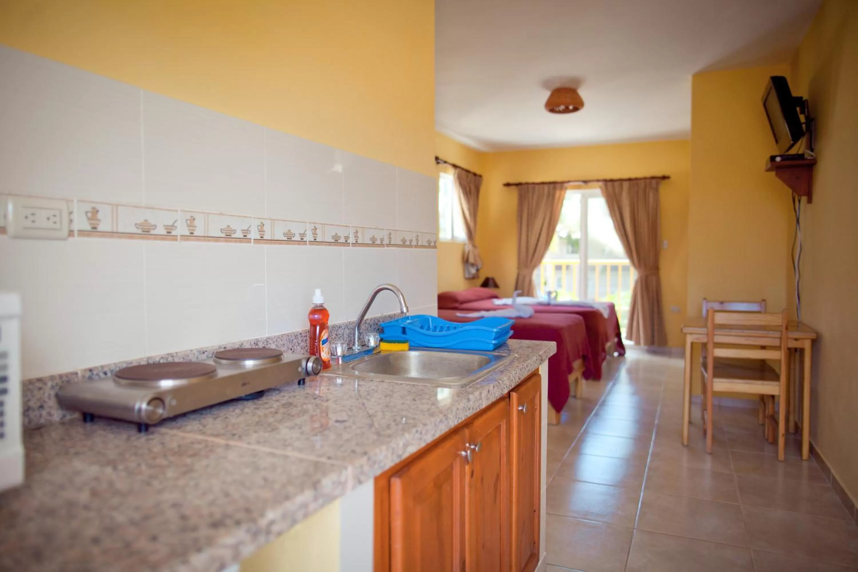 Kitchen or kitchenette, Kitchen/Kitchenette in Kite Beach Inn