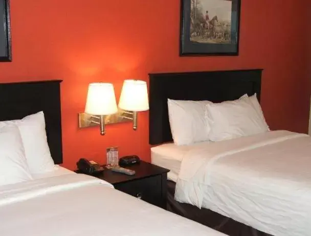 Bed in Americas Best Value Inn Waco - Franklin Avenue