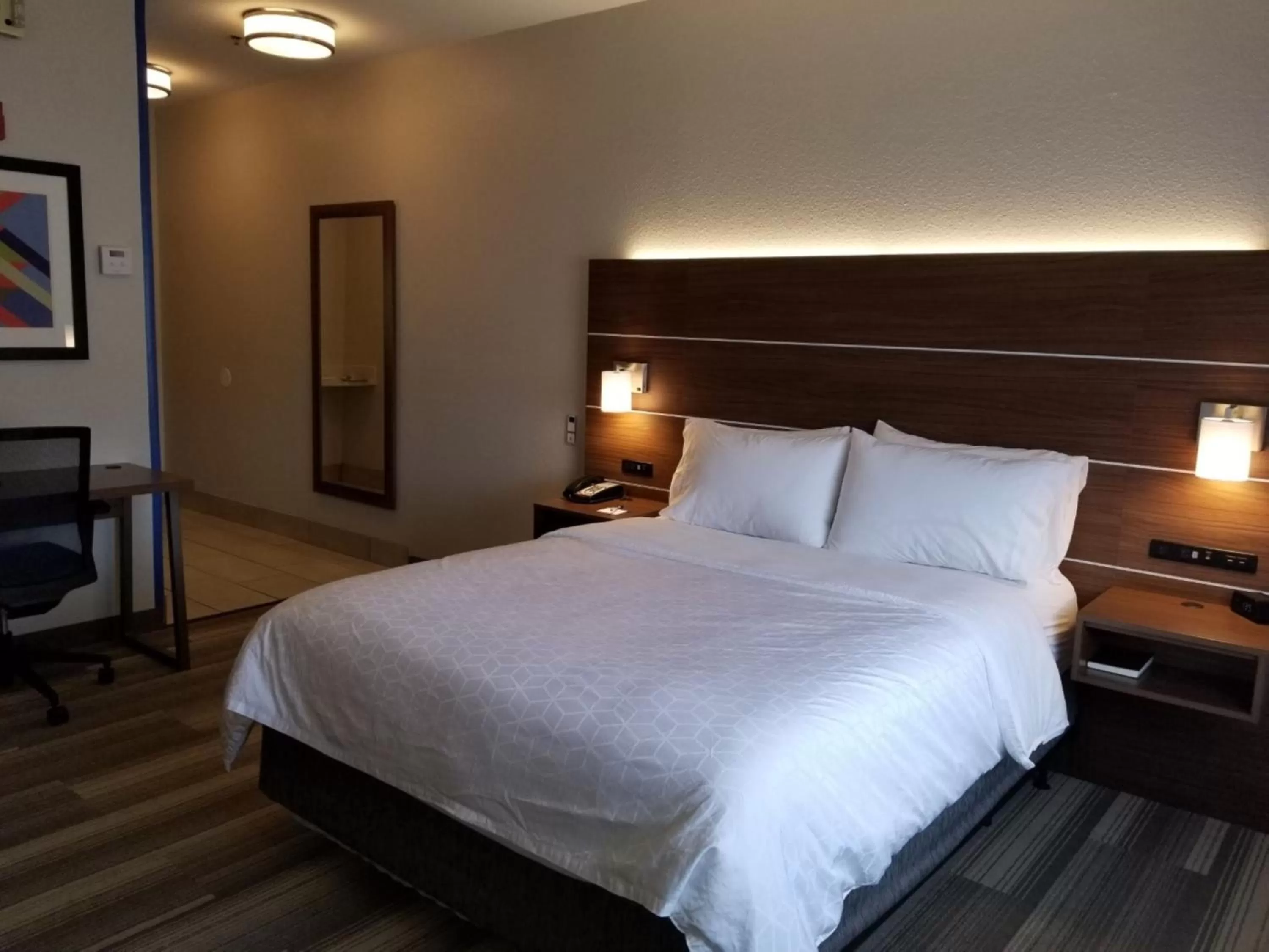 Photo of the whole room, Bed in Holiday Inn Express Winfield - Teays Valley by IHG