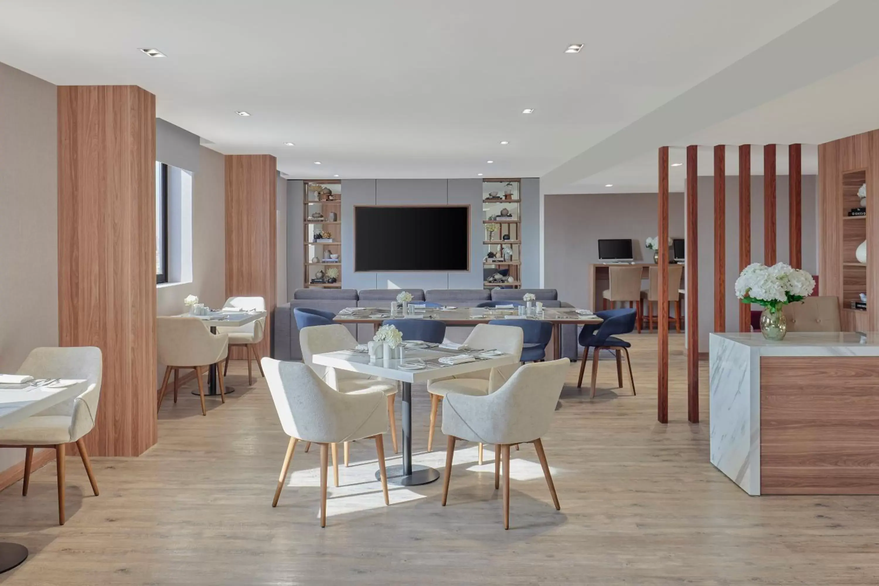 Lounge or bar in Crowne Plaza Riyadh Palace by IHG Lounge or bar in Crowne Plaza Riyadh Palace by IHG