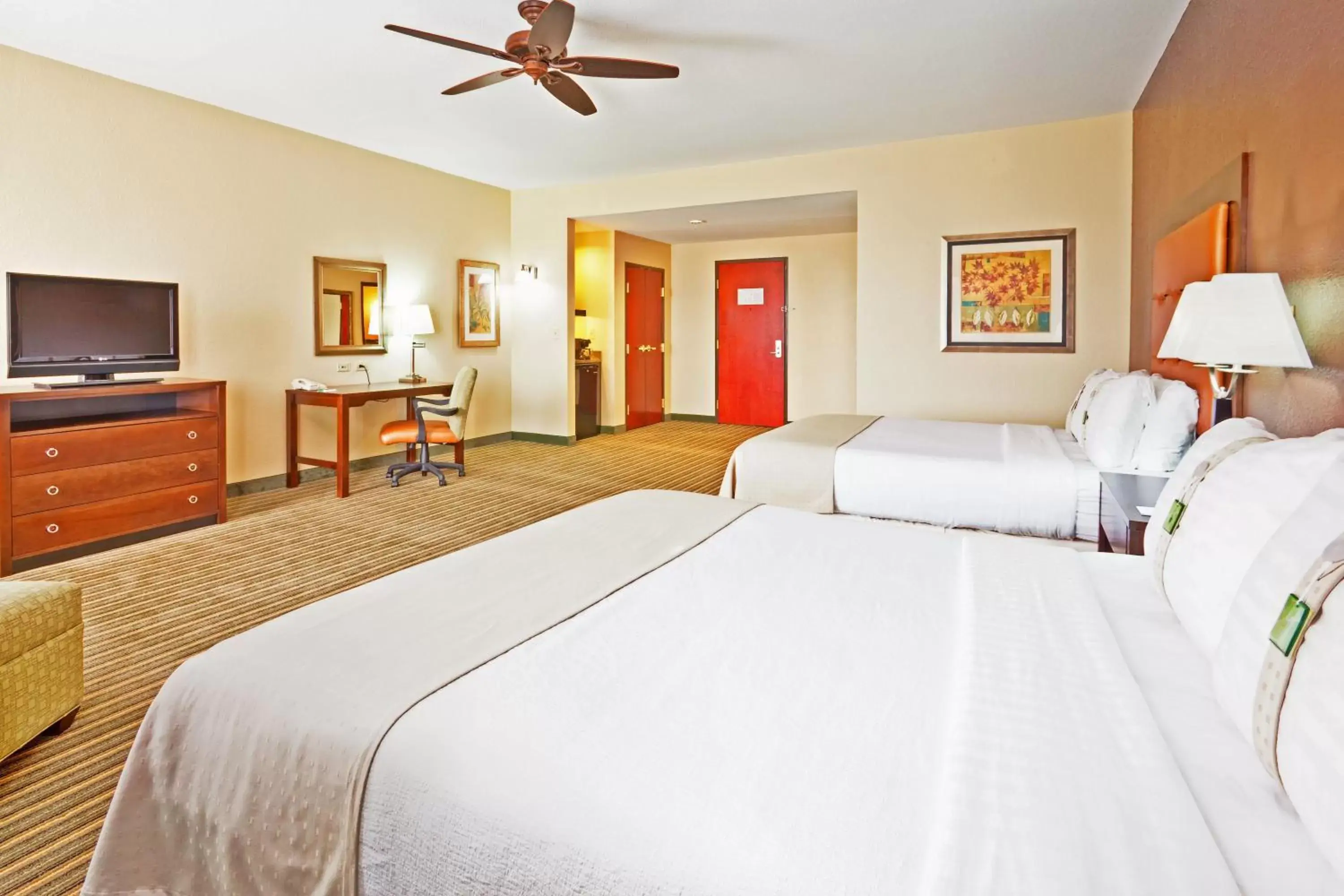 Photo of the whole room, Bed in Holiday Inn Pearl - Jackson Area, an IHG Hotel