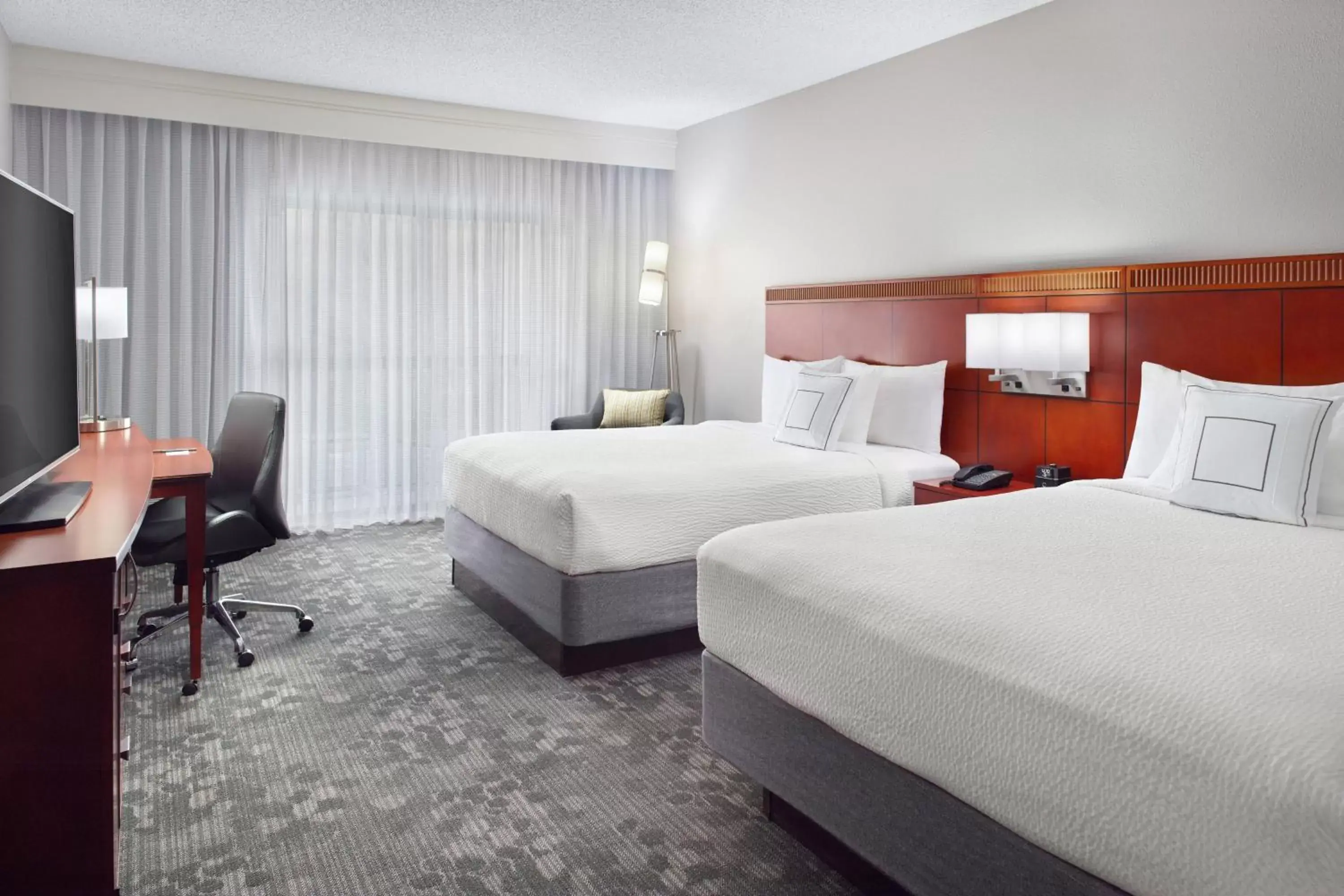 Photo of the whole room, Bed in Courtyard by Marriott Perimeter Center