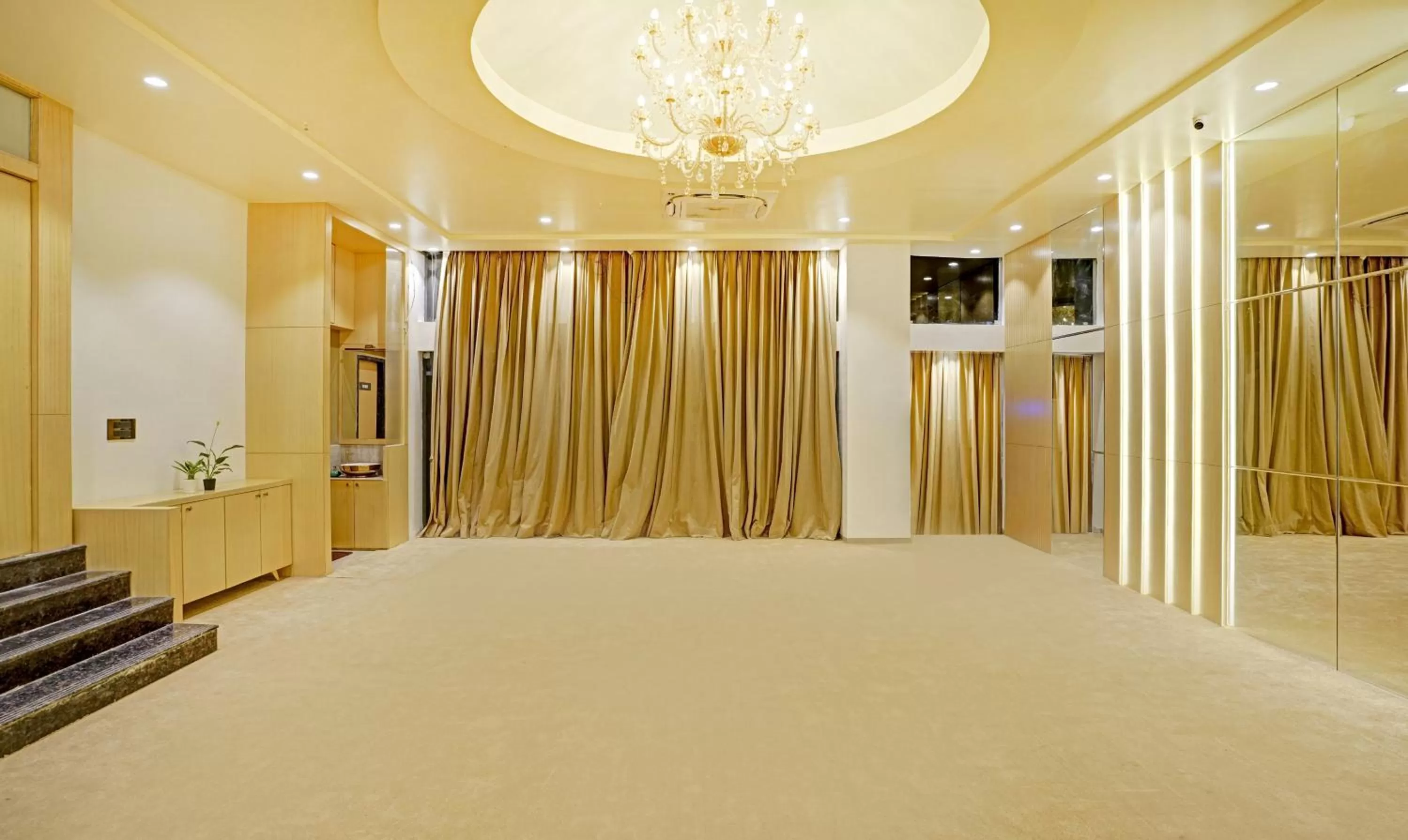 Banquet/Function facilities in Treebo Premium Golden Bliss Trimurti Nagar Square