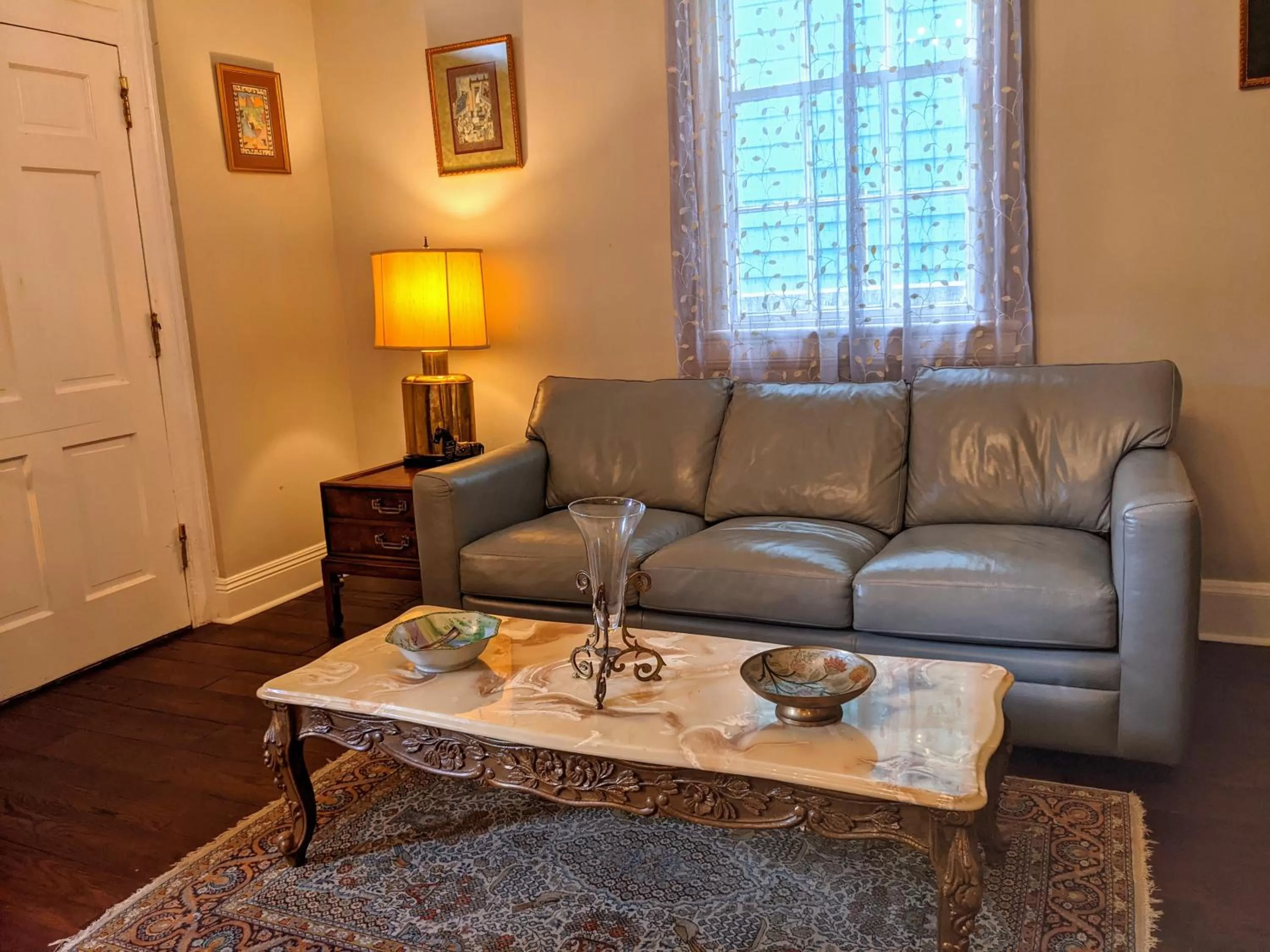 Communal lounge/ TV room in Balcony Guest House