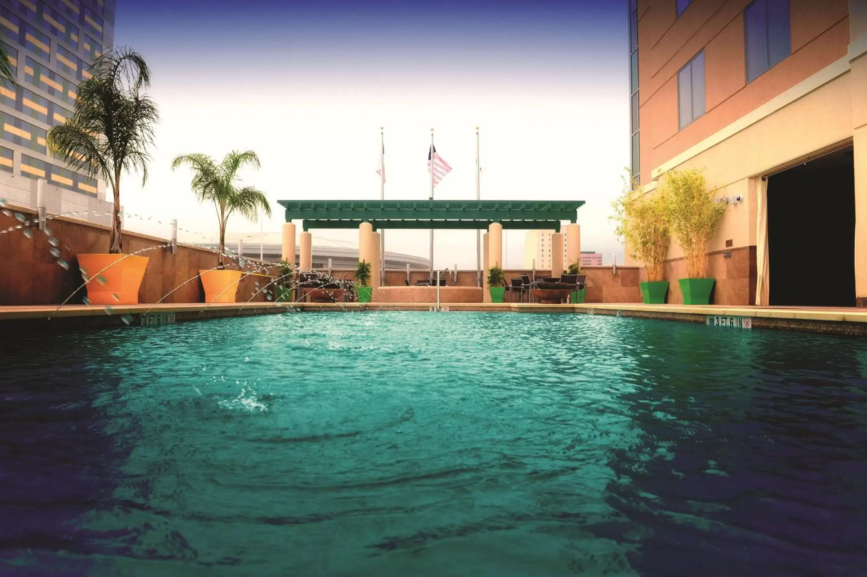 Pool view, Swimming Pool in Embassy Suites Houston - Downtown