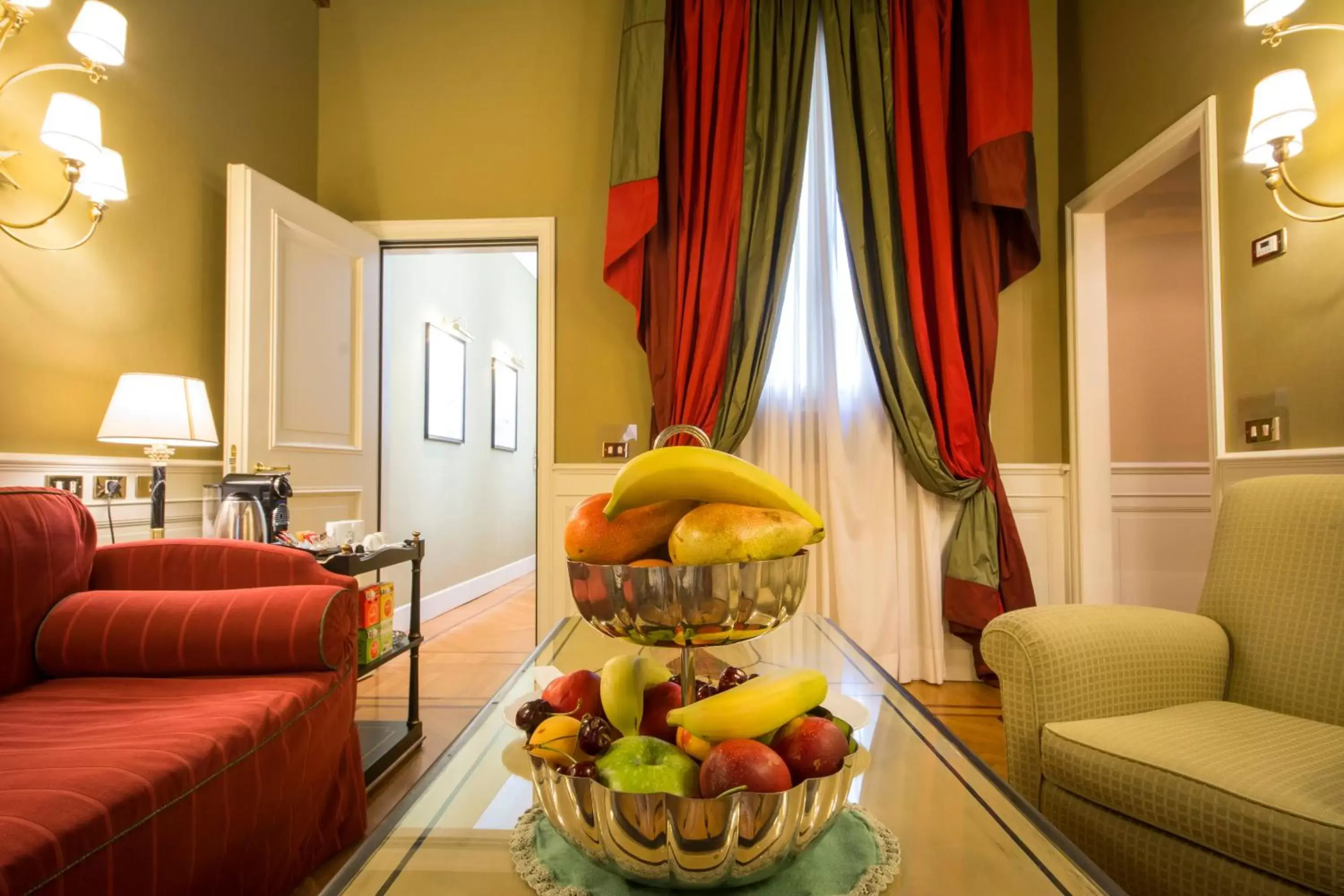 Bedroom, Seating Area in Hotel Corona d'Oro