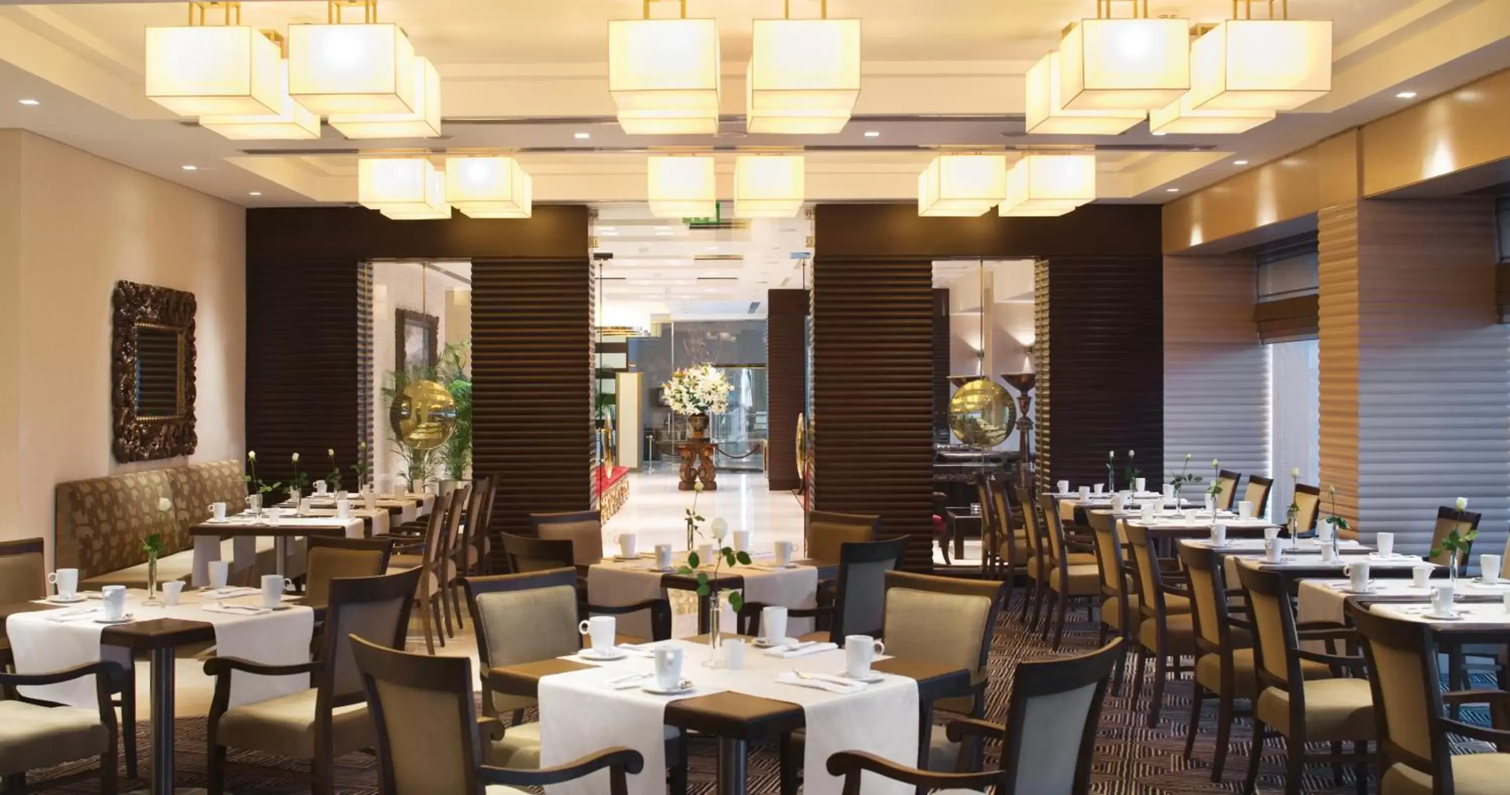 Restaurant/Places to Eat in Mövenpick Hotel Izmir