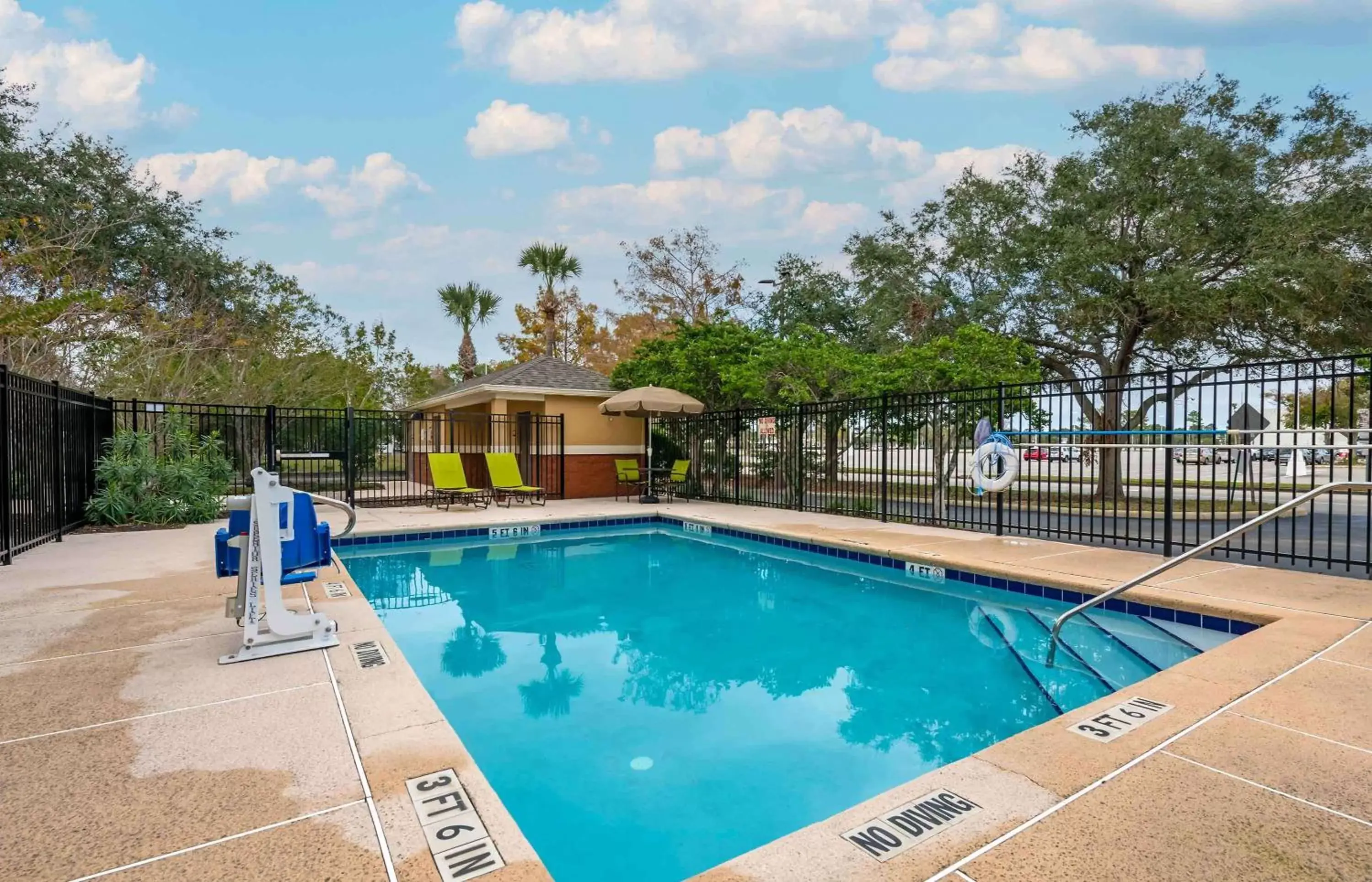 Pool view, Swimming Pool in Extended Stay America Suites - Daytona Beach - International Speedway