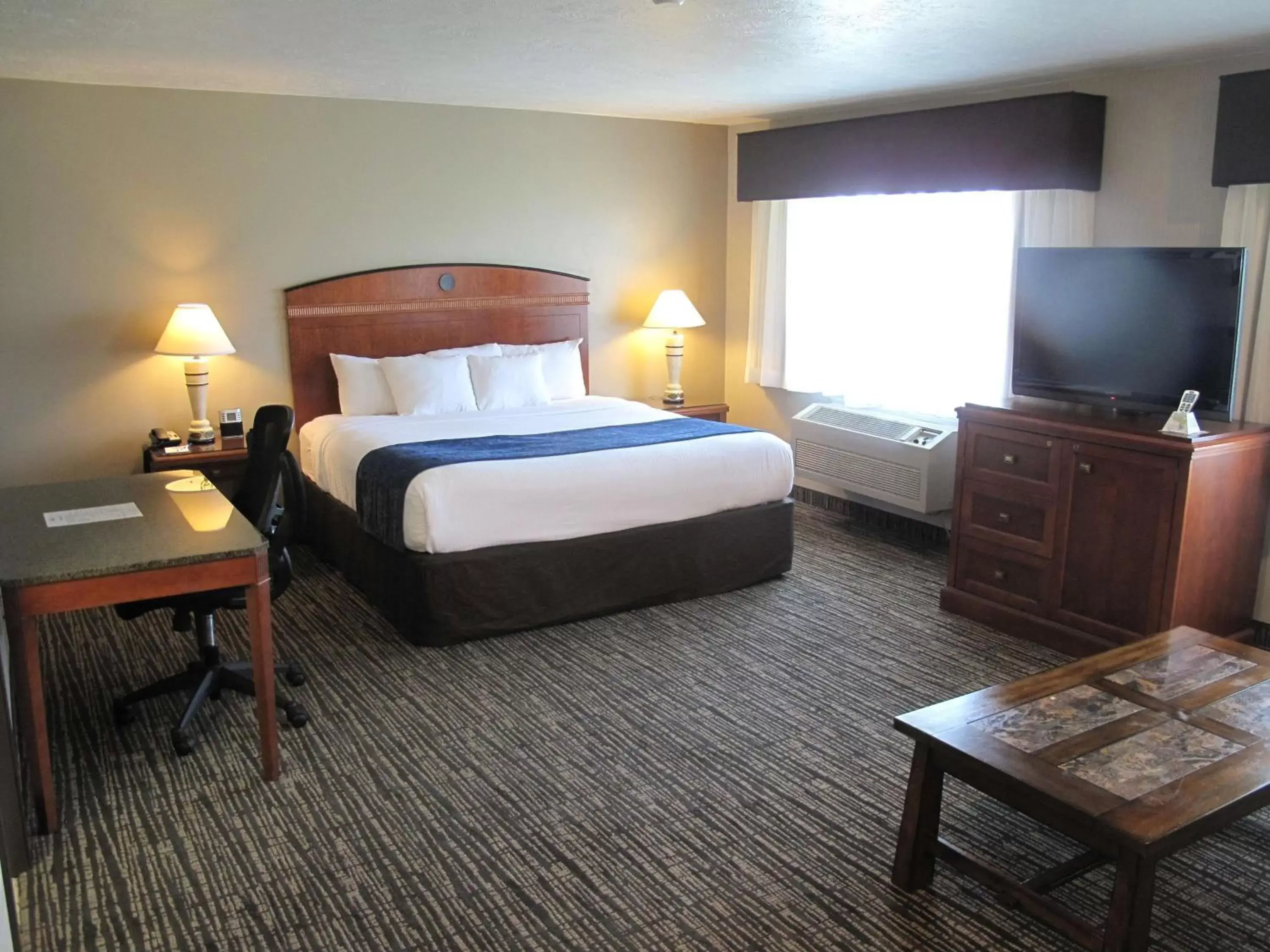 Photo of the whole room, Bed in Best Western Timpanogos Inn