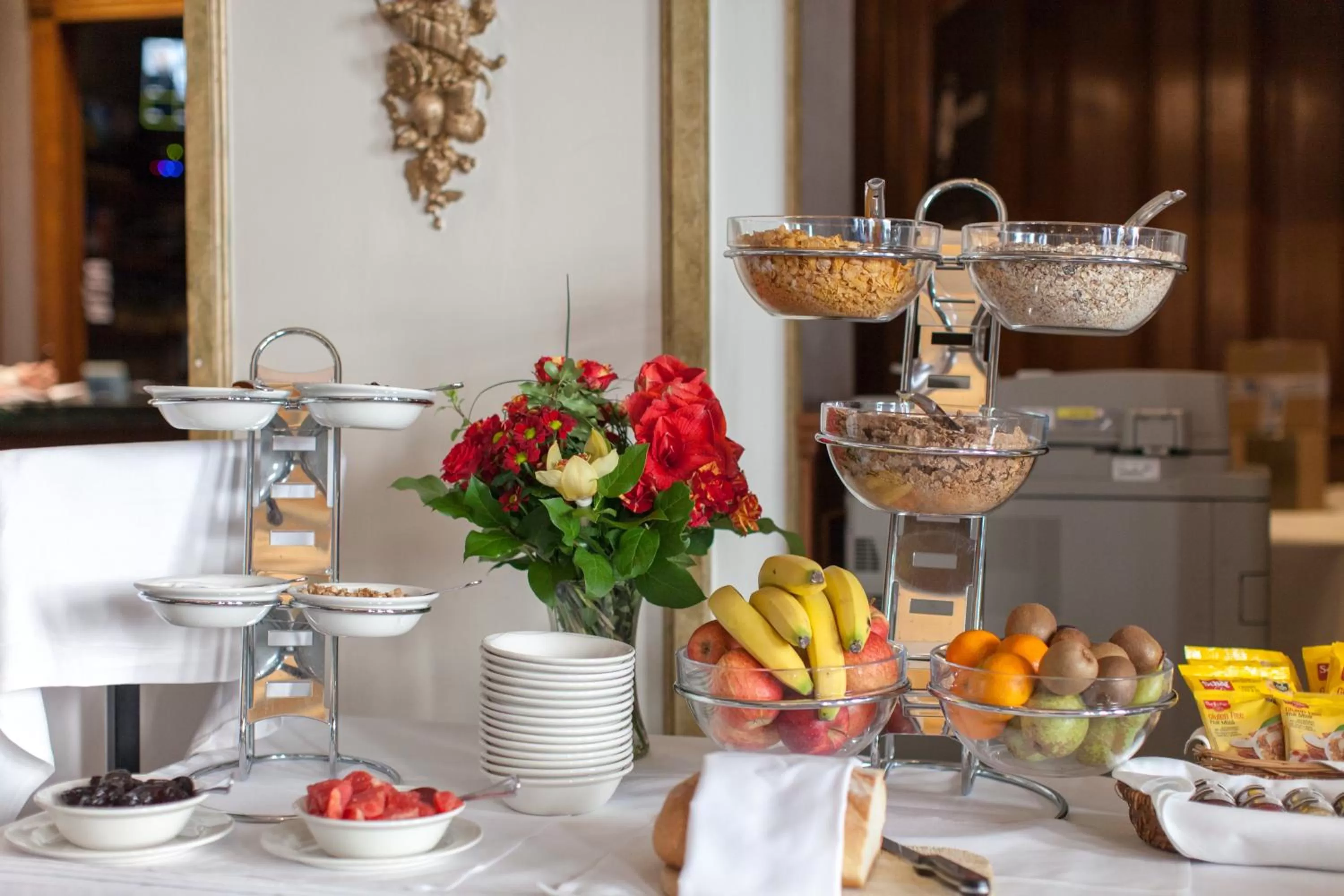 Breakfast in Gem Strathmore Hotel