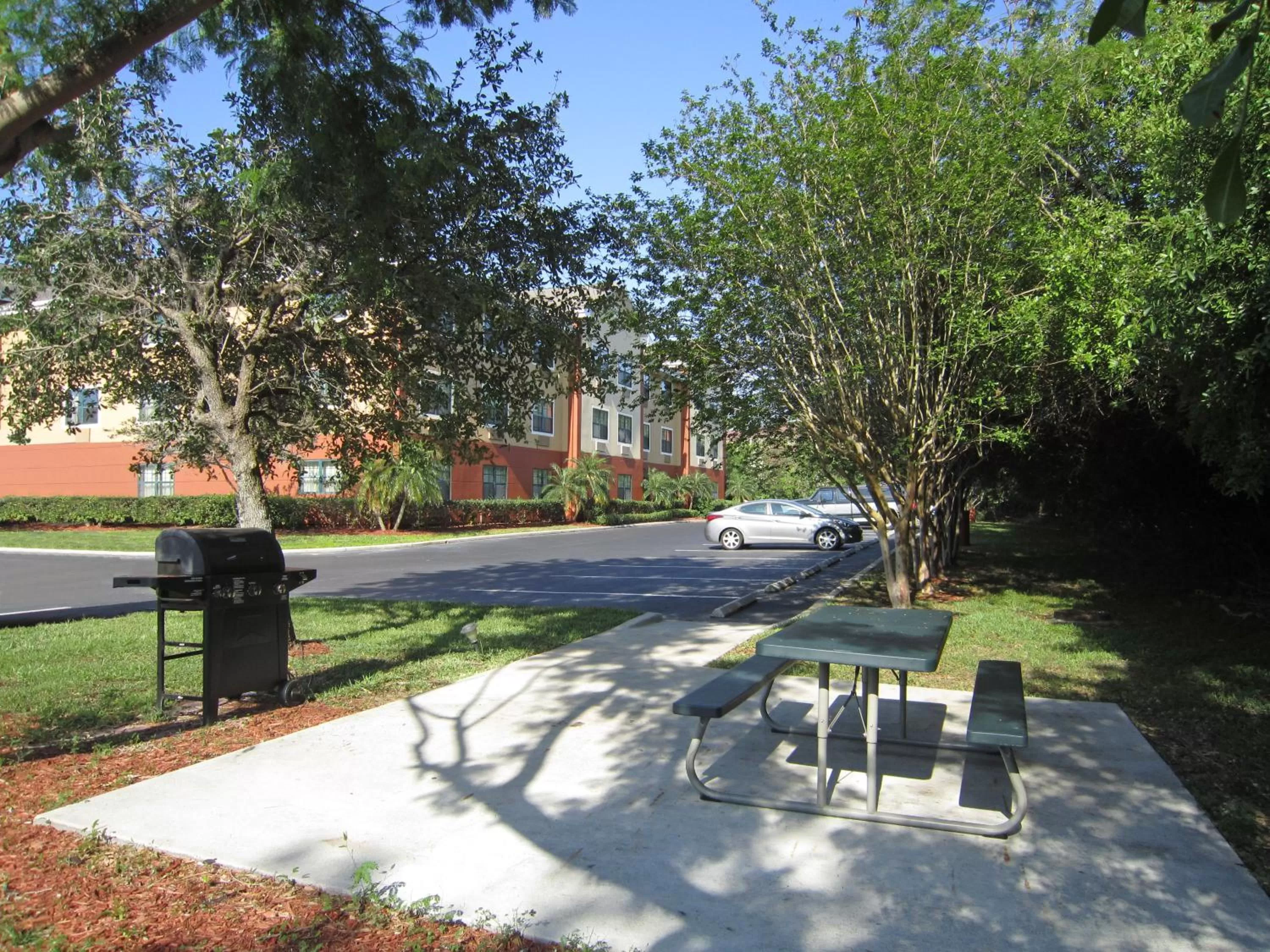 BBQ facilities in Extended Stay America Suites - St Petersburg - Clearwater - Executive Dr