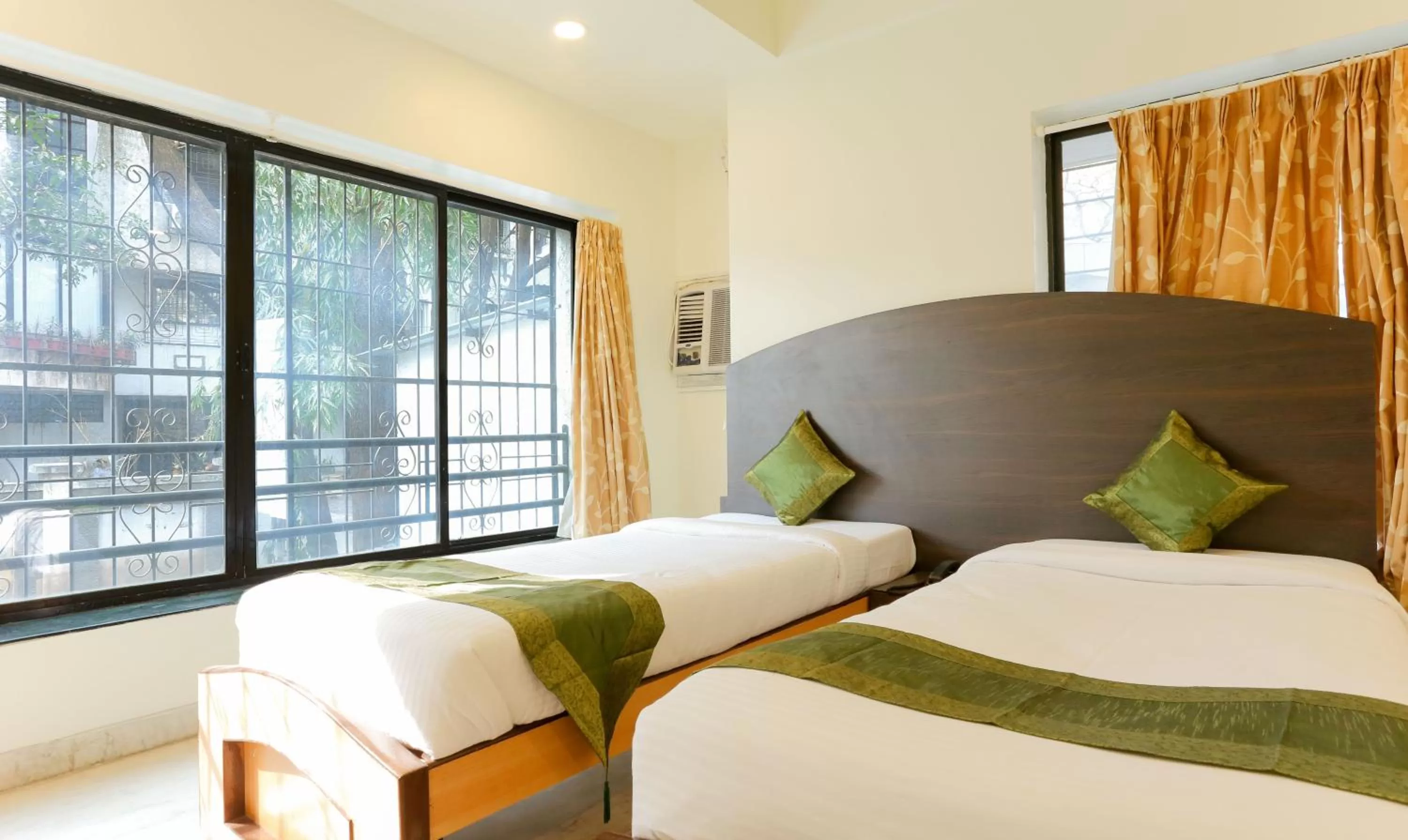 Photo of the whole room, Bed in Itsy Hotels Hill View Ex