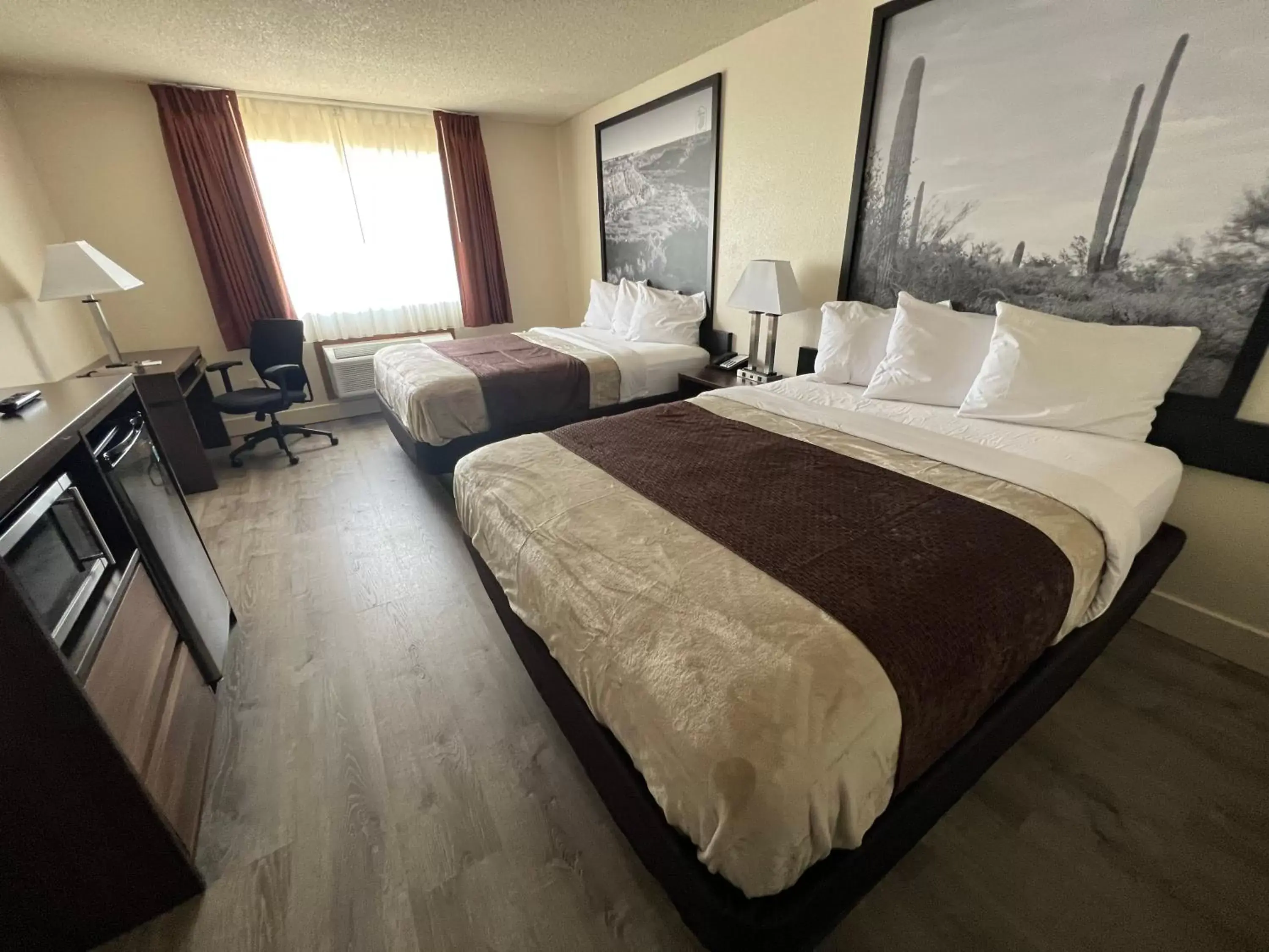 Queen Room with Two Queen Beds and Bath Tub - Mobility Accessible/Non-Smoking in Super 8 by Wyndham Yuma Queen Room with Two Queen Beds and Bath Tub - Mobility Accessible/Non-Smoking in Super 8 by Wyndham Yuma