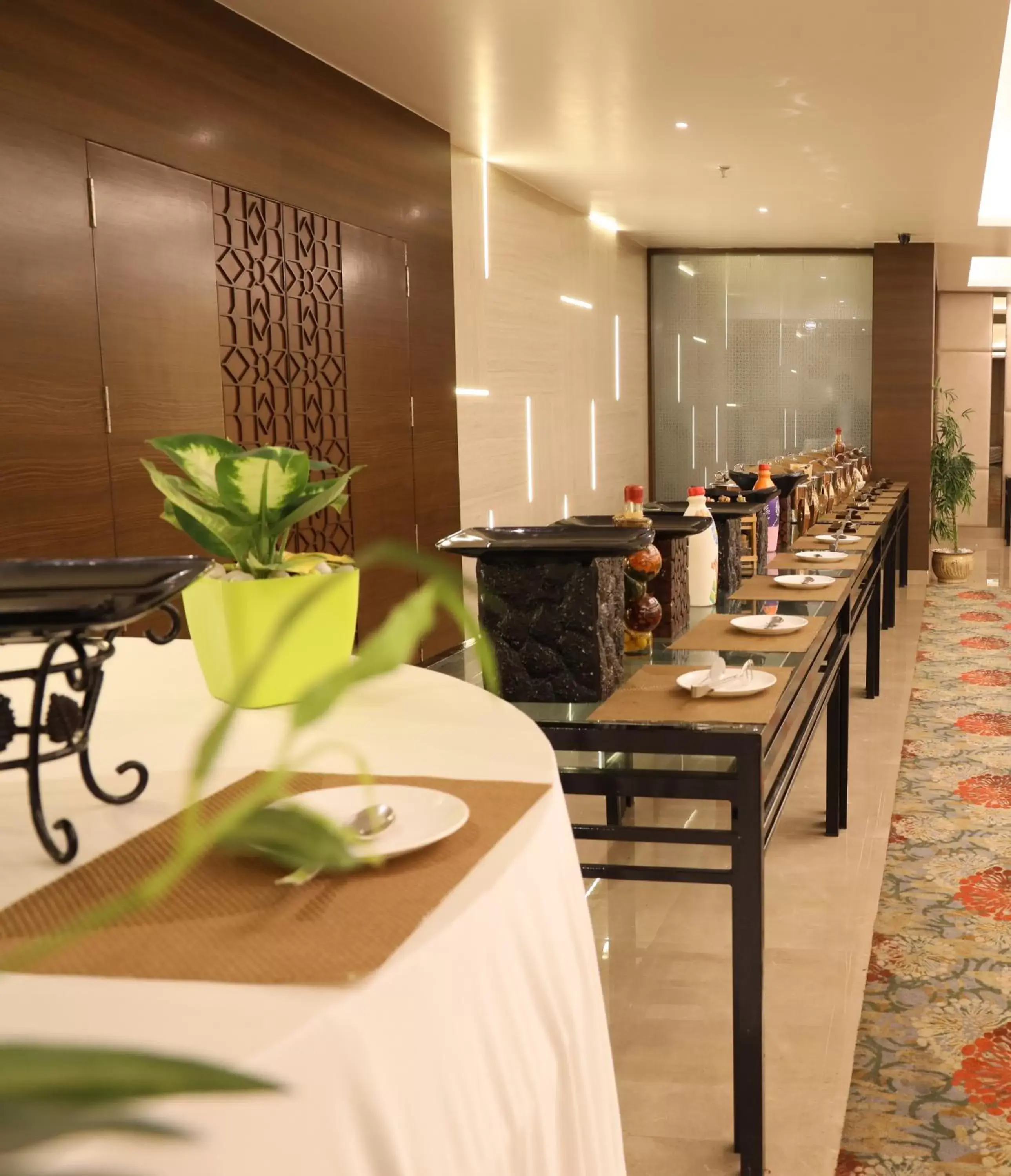 Banquet/Function facilities, Restaurant/Places to Eat in Sarovar Portico Rivera Ahmedabad