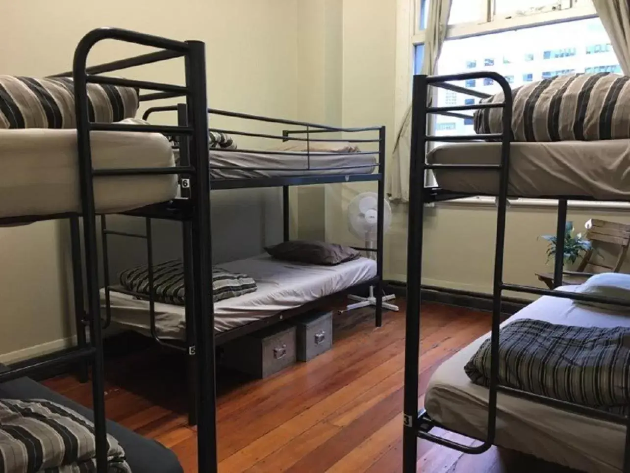 Bed in Surf 'N' Snow Backpackers Across Sky Tower Bed in Surf 'N' Snow Backpackers Across Sky Tower