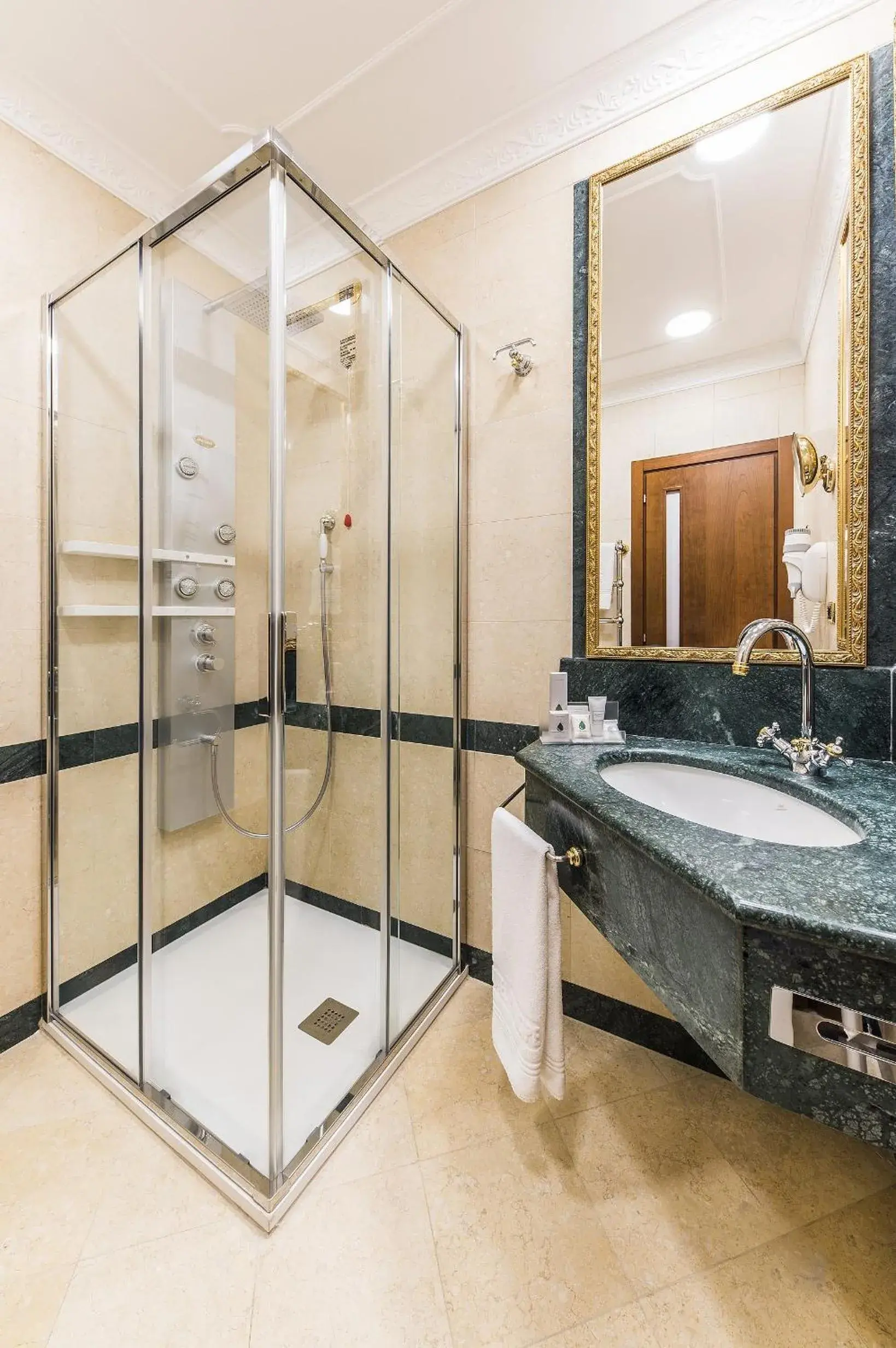 Bathroom in Hotel Principe di Piemonte