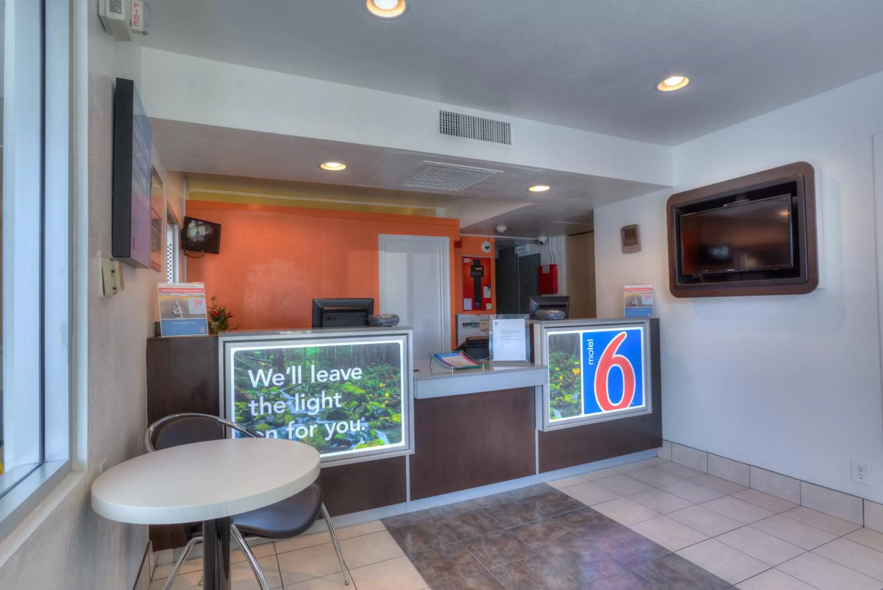 Lobby or reception in Motel 6-Troutdale, OR - Portland East