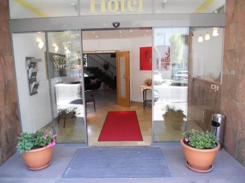 Facade/entrance in KEMPE Komfort Hotel