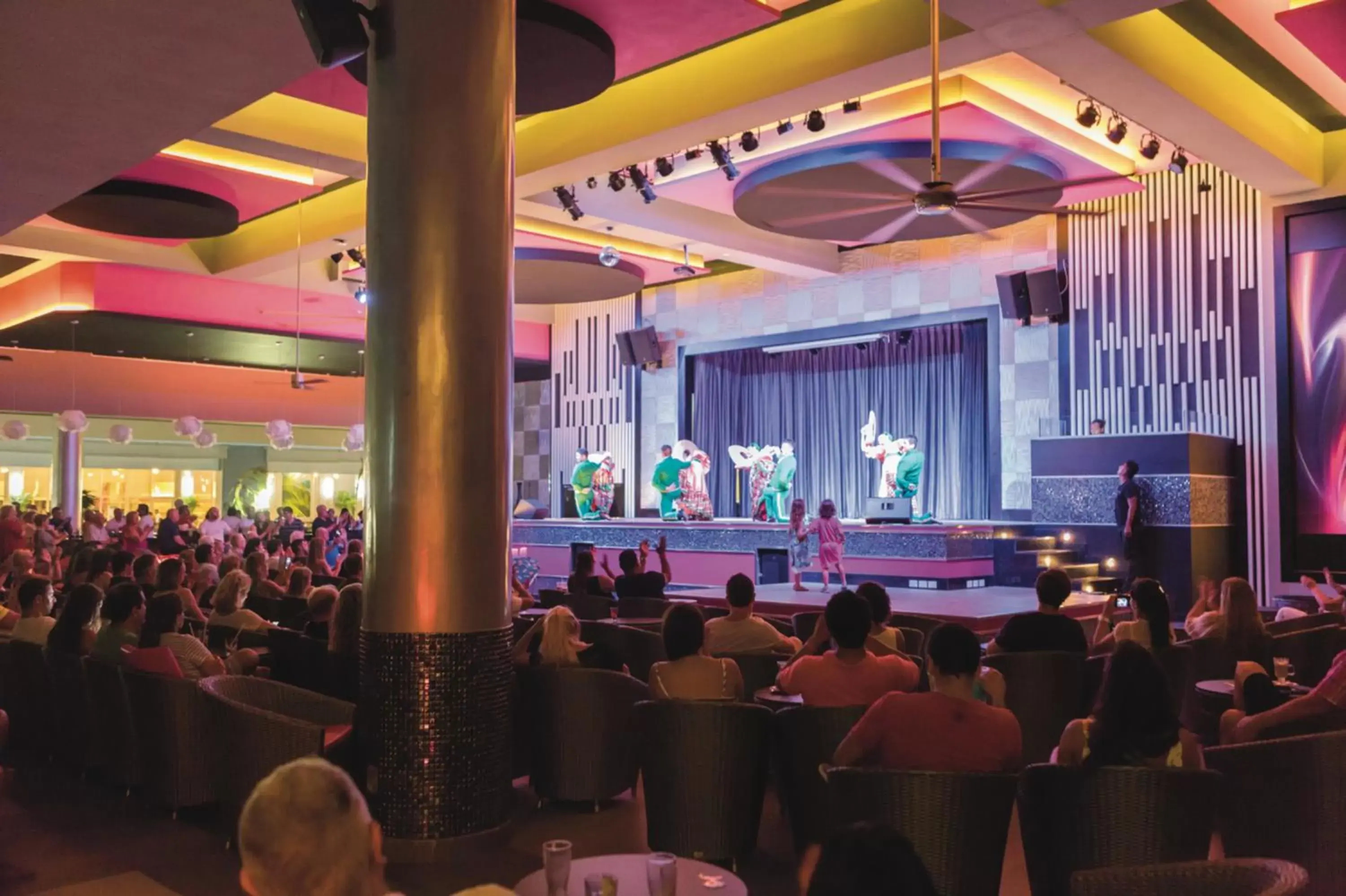 Evening entertainment, Banquet Facilities in Riu Playacar - All Inclusive