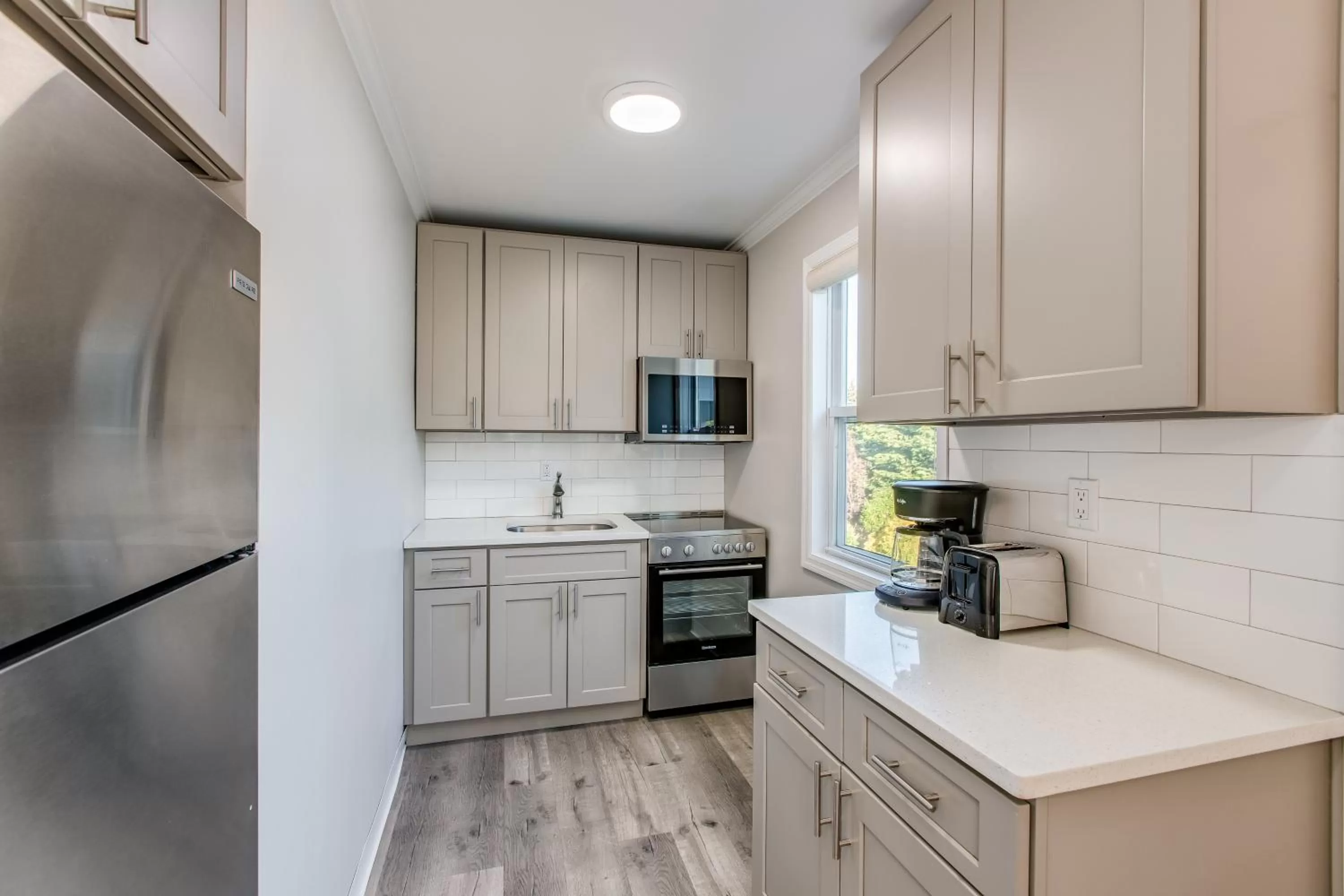 Kitchen/Kitchenette in Colonial Shores Resort
