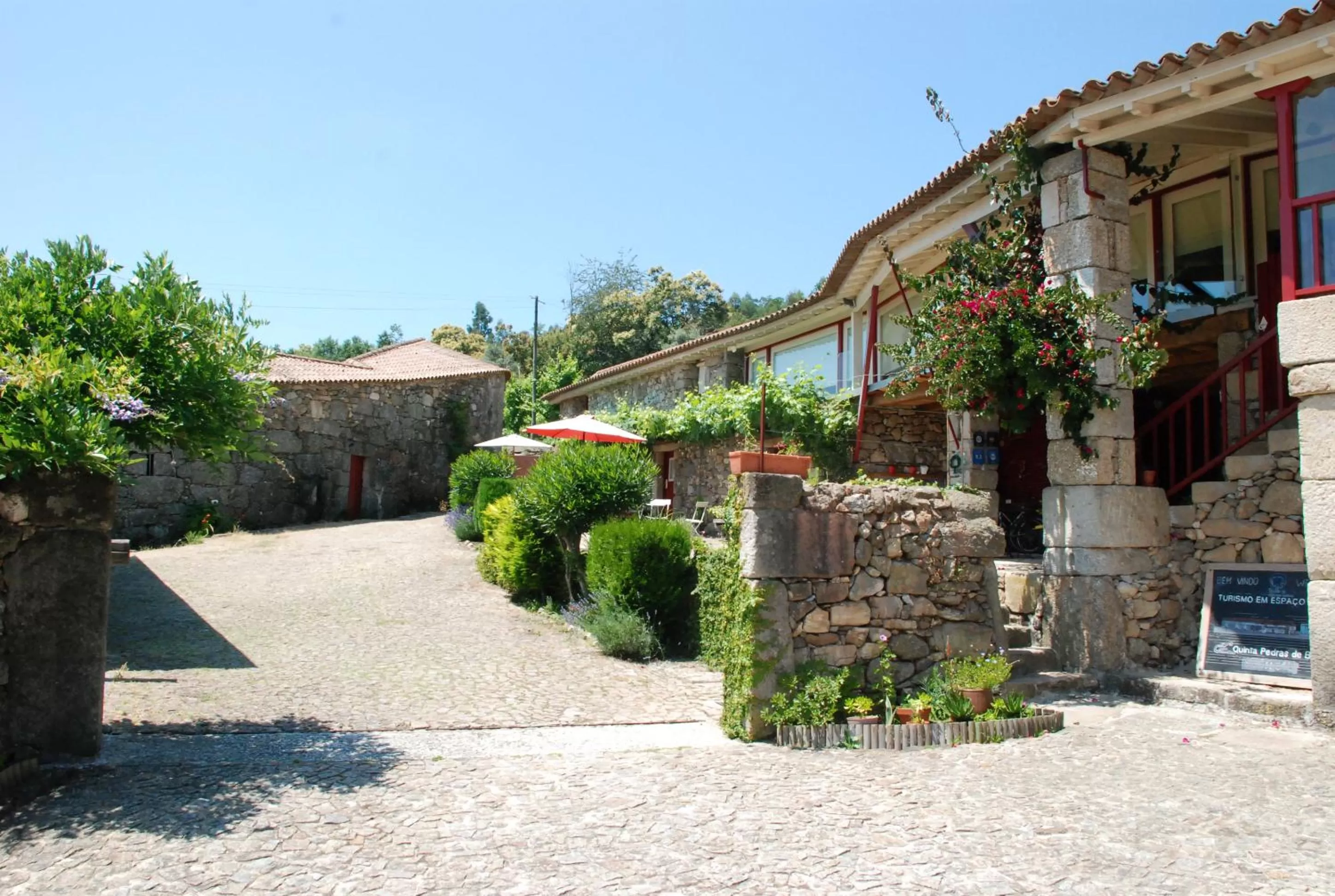 Property building in Quinta Pedras De Baixo