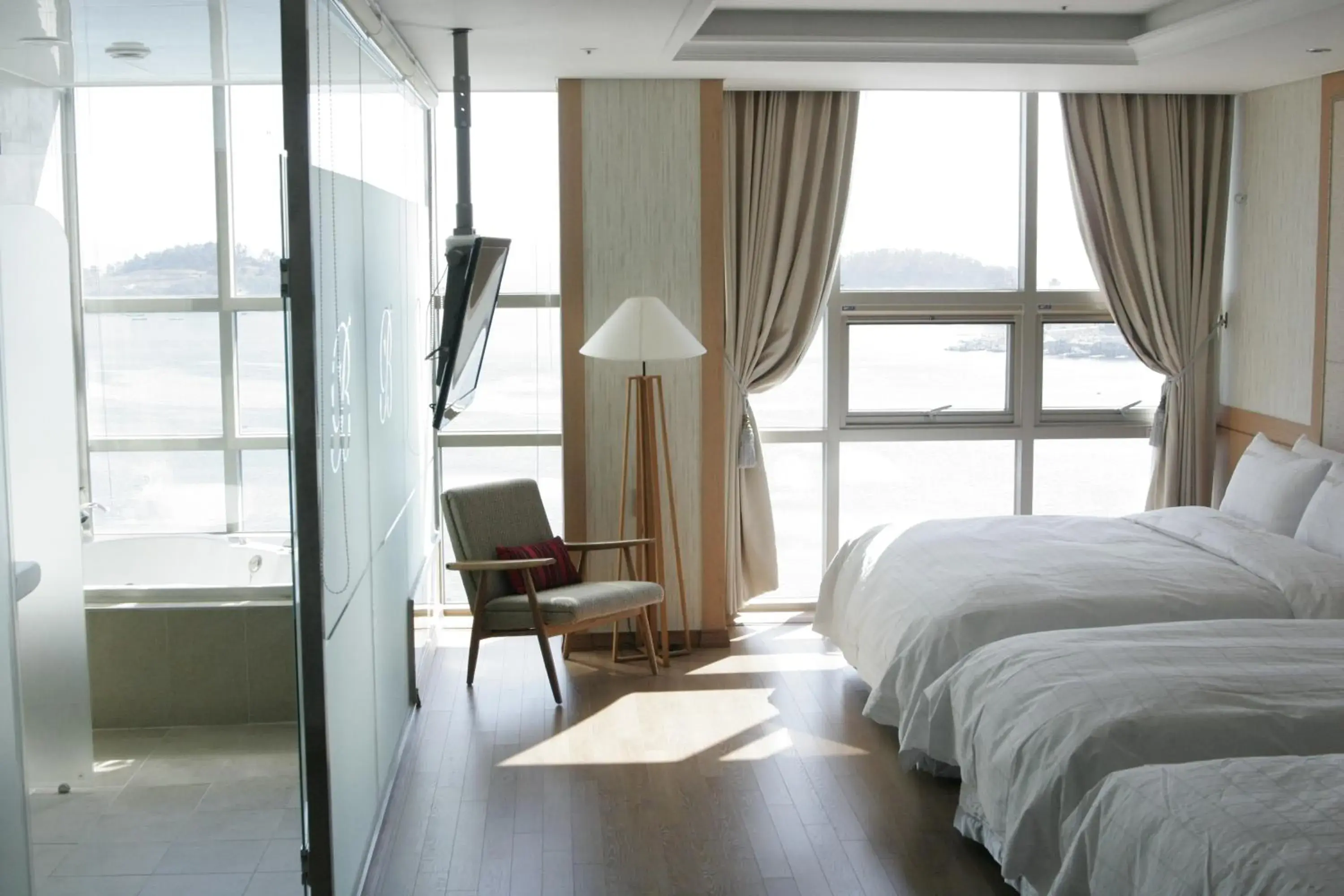 Bedroom, Sea View in Benikea Hotel Yeosu