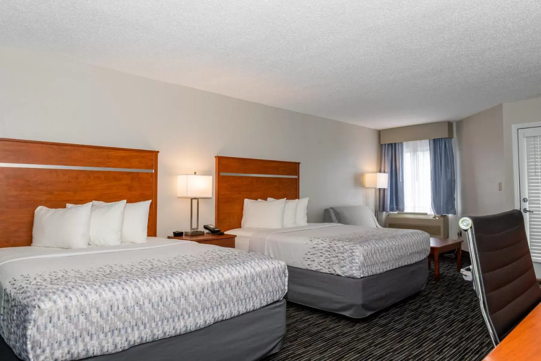 Photo of the whole room, Bed in Twin Mountain Inn & Suites