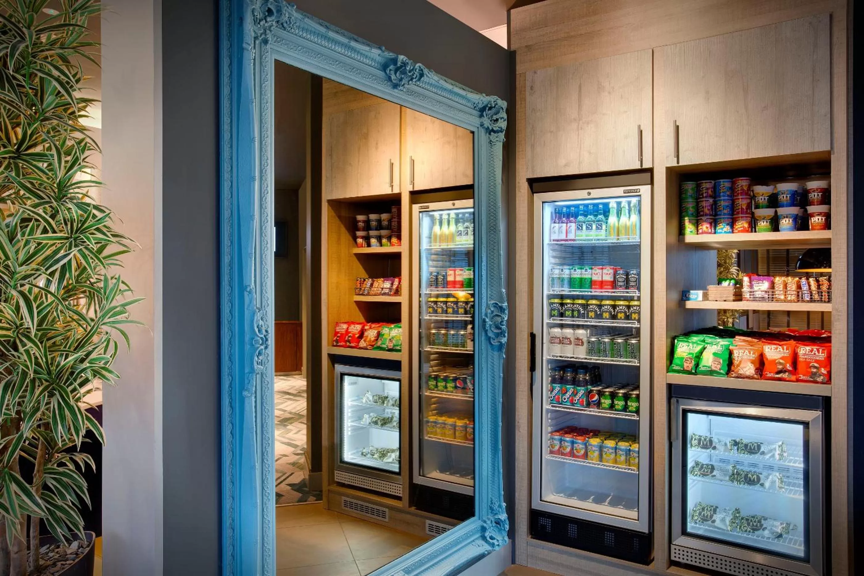 Lobby or reception in Leonardo Hotel Swindon