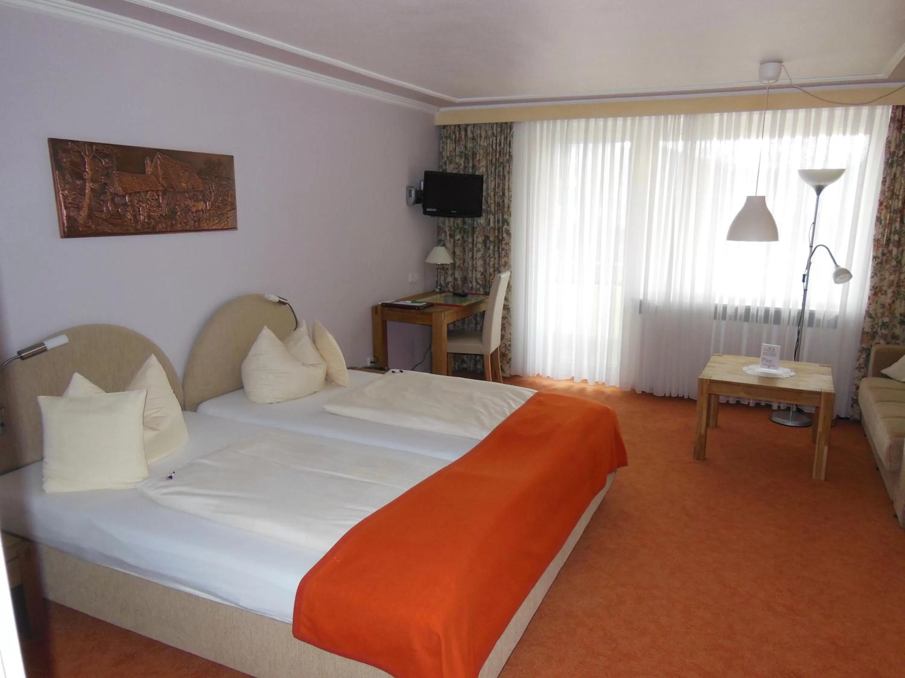 Photo of the whole room, Bed in Parkhotel Tannenhof