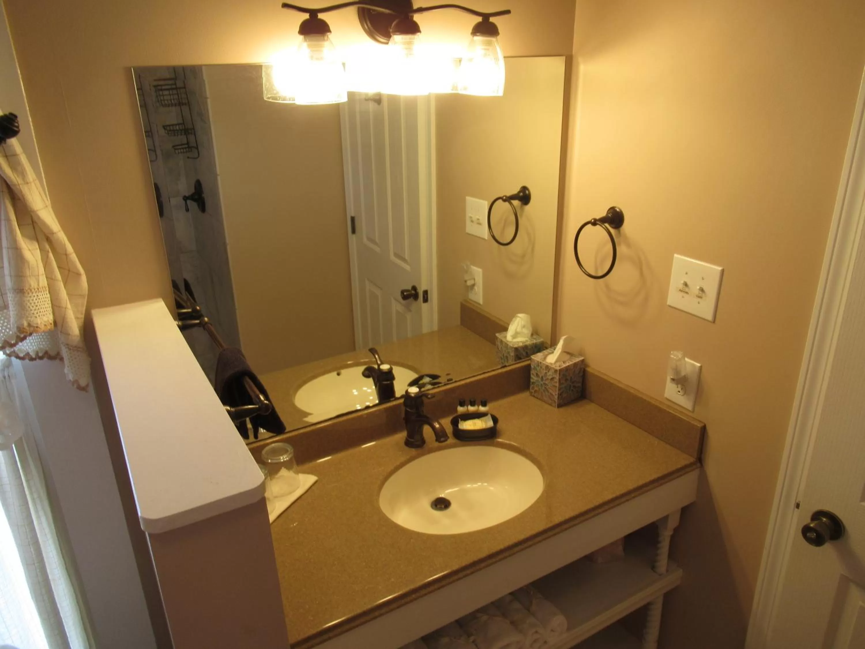 Bathroom in Carrier Houses Bed & Breakfast