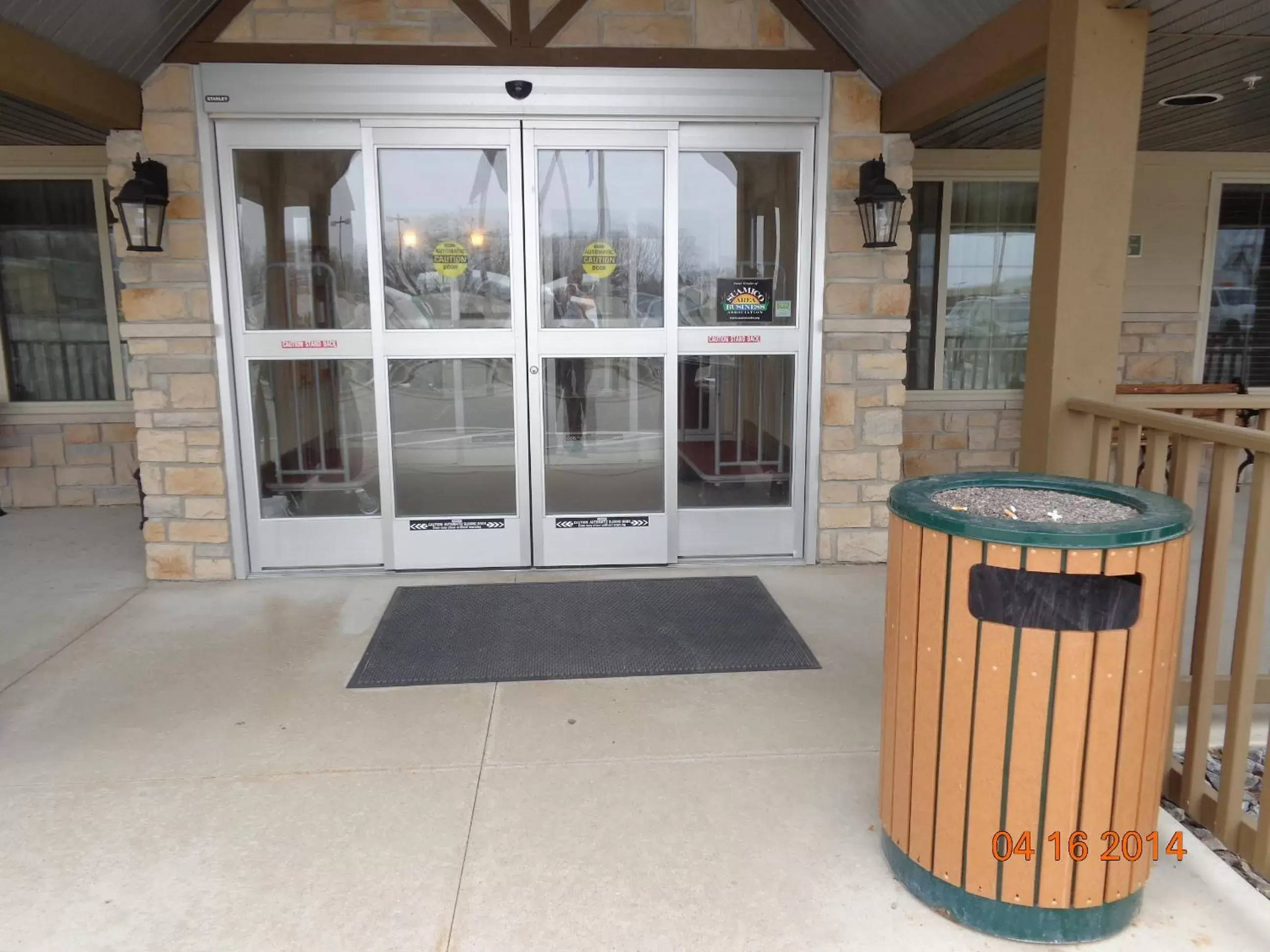 Facade/entrance in Country Inn & Suites by Radisson, Green Bay North, WI