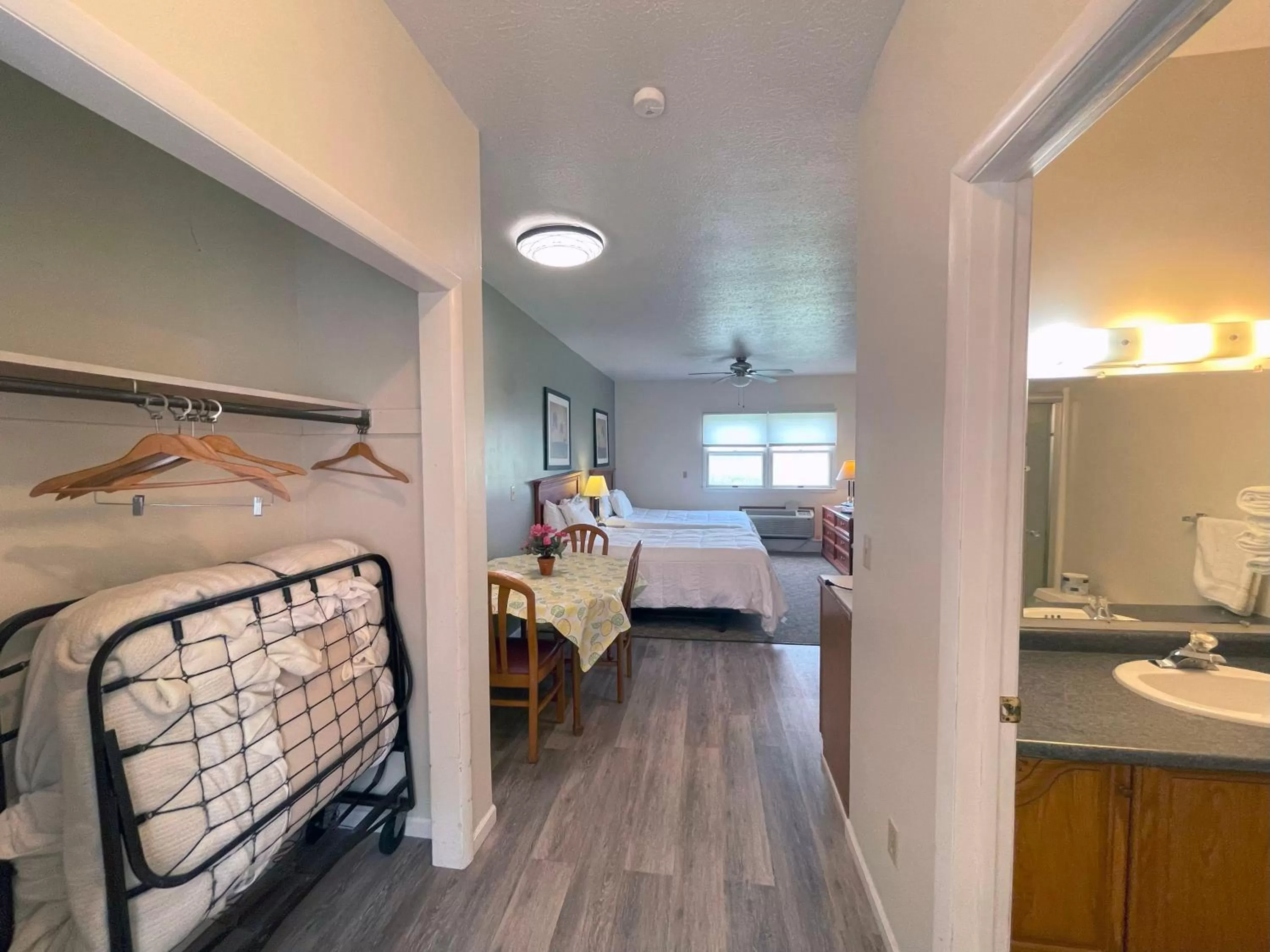 Bed in Plantation Motel