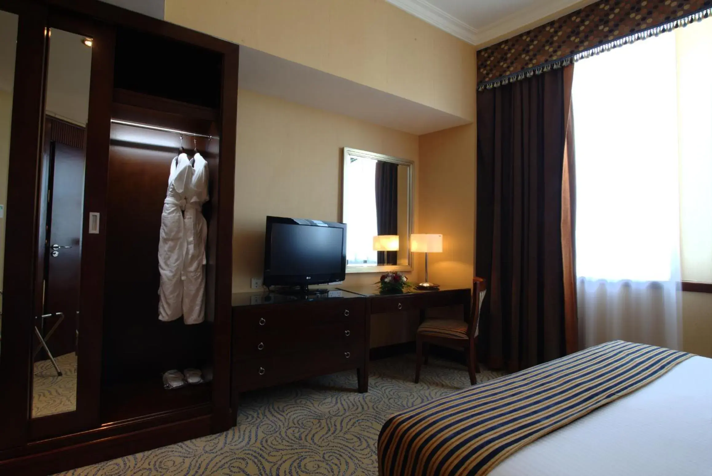 Bathroom, TV/Entertainment Center in Concorde Fujairah Hotel