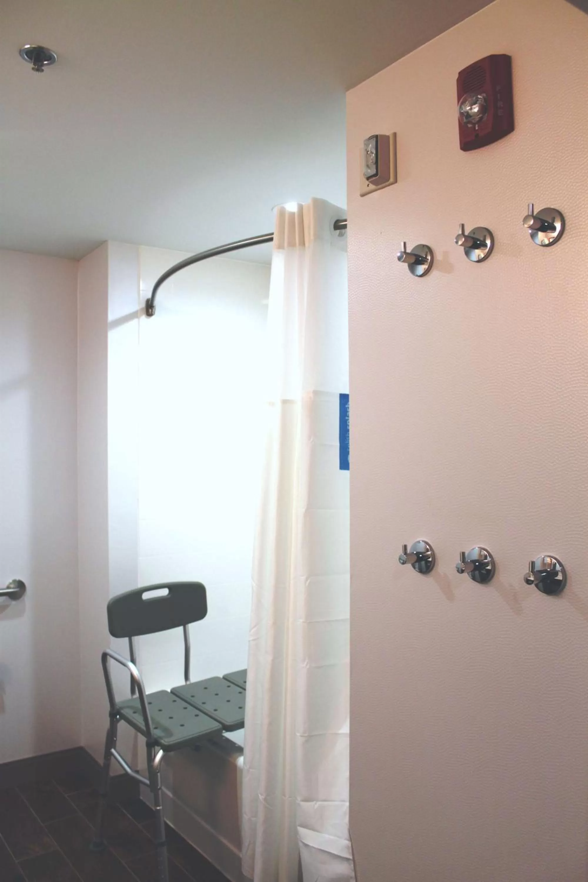 Bathroom in Hampton Inn Forsyth